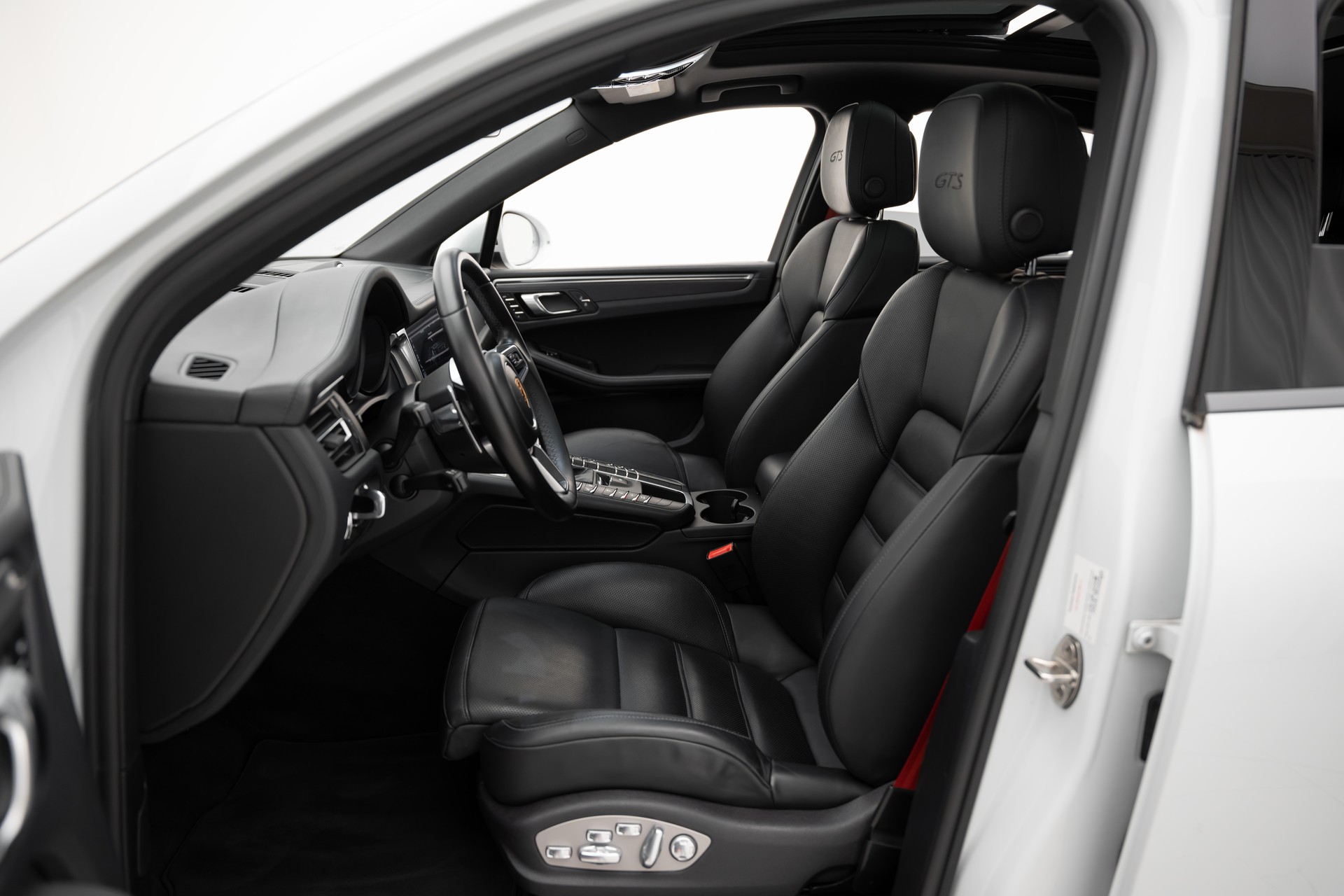 PORSCHE Macan GTS PDK-image-6