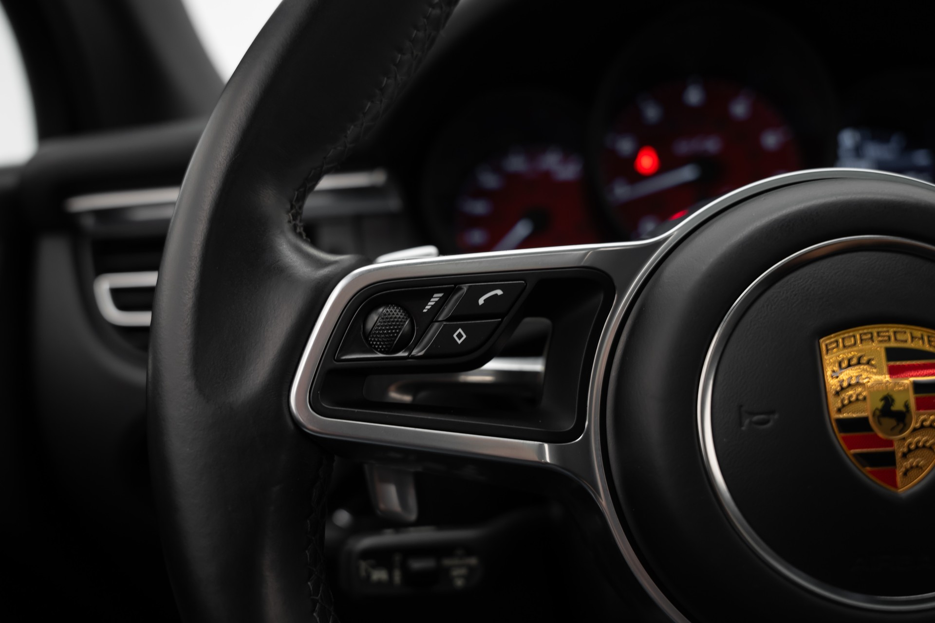 PORSCHE Macan GTS PDK-image-15