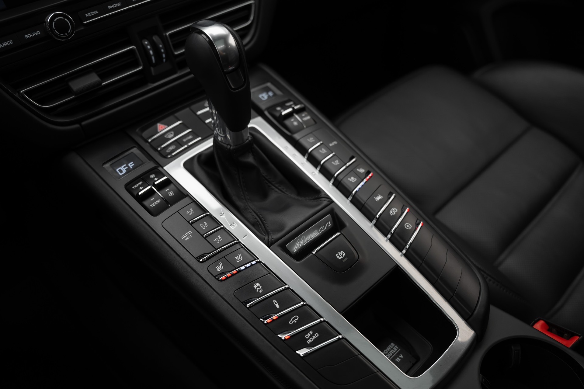 PORSCHE Macan GTS PDK-image-17