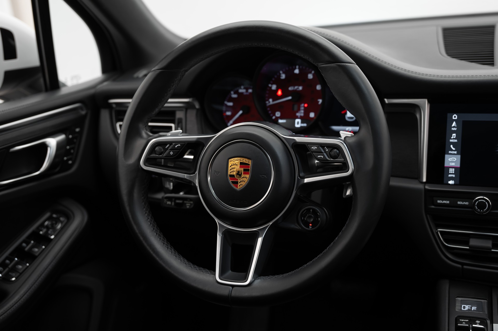 PORSCHE Macan GTS PDK-image-8