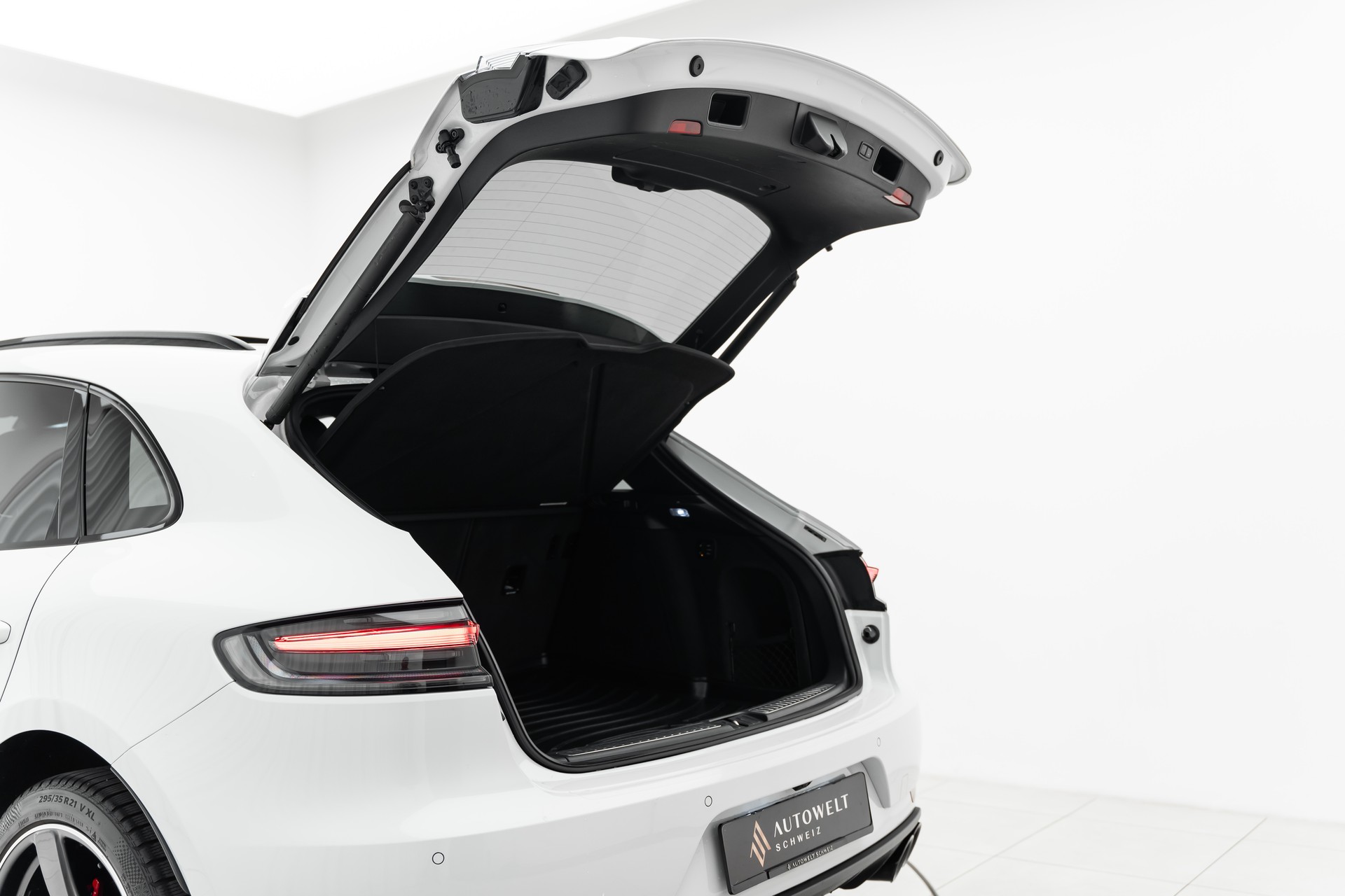 PORSCHE Macan GTS PDK-image-23