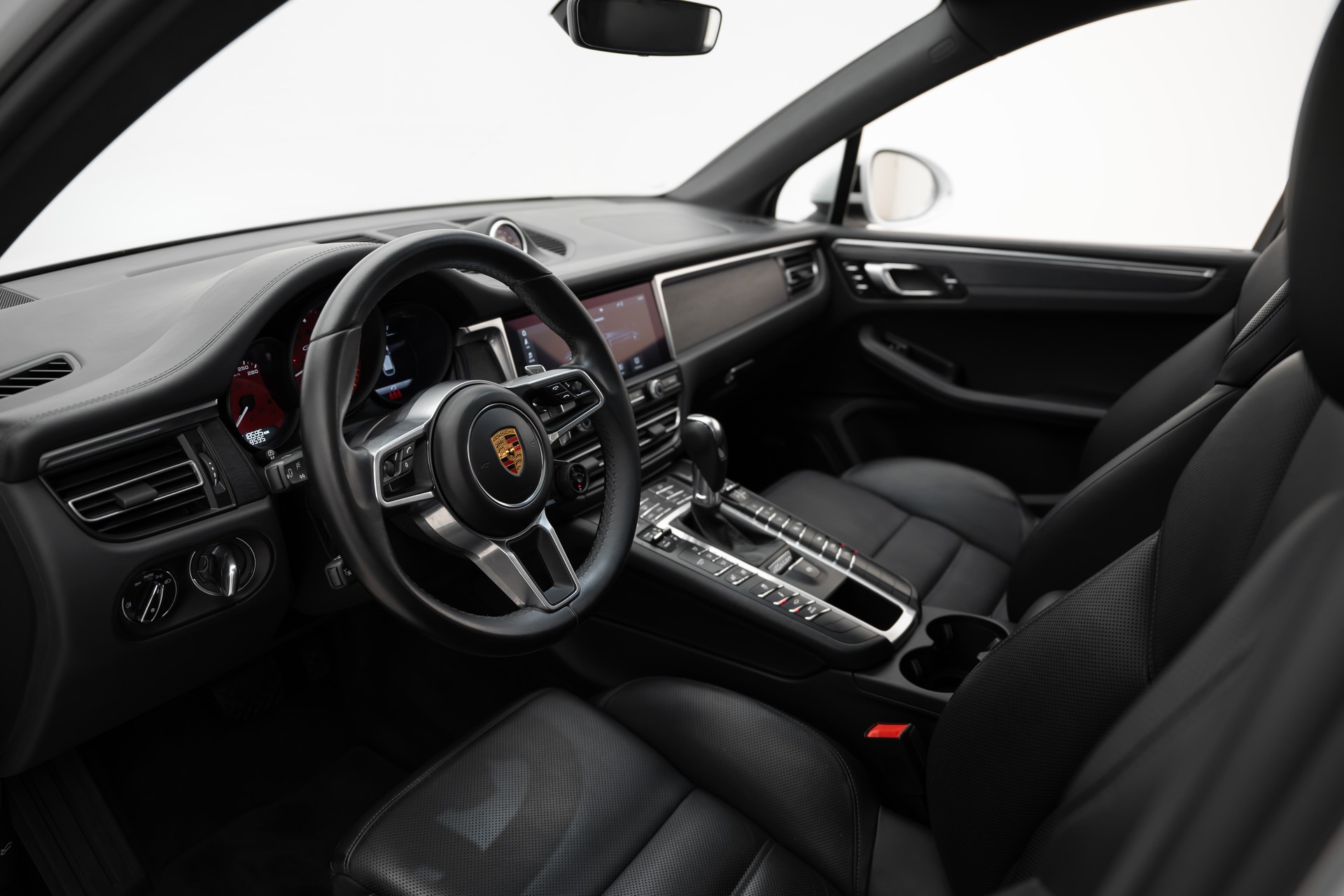 PORSCHE Macan GTS PDK-image-5