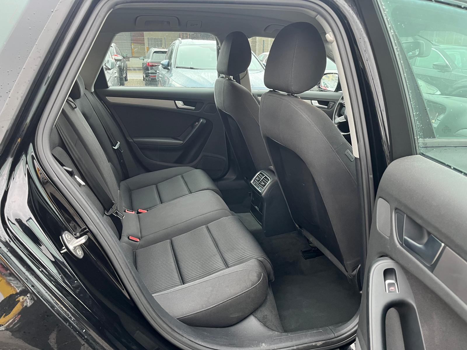 AUDI A4 Avant 2.0 TDI 177 quattro-image-11