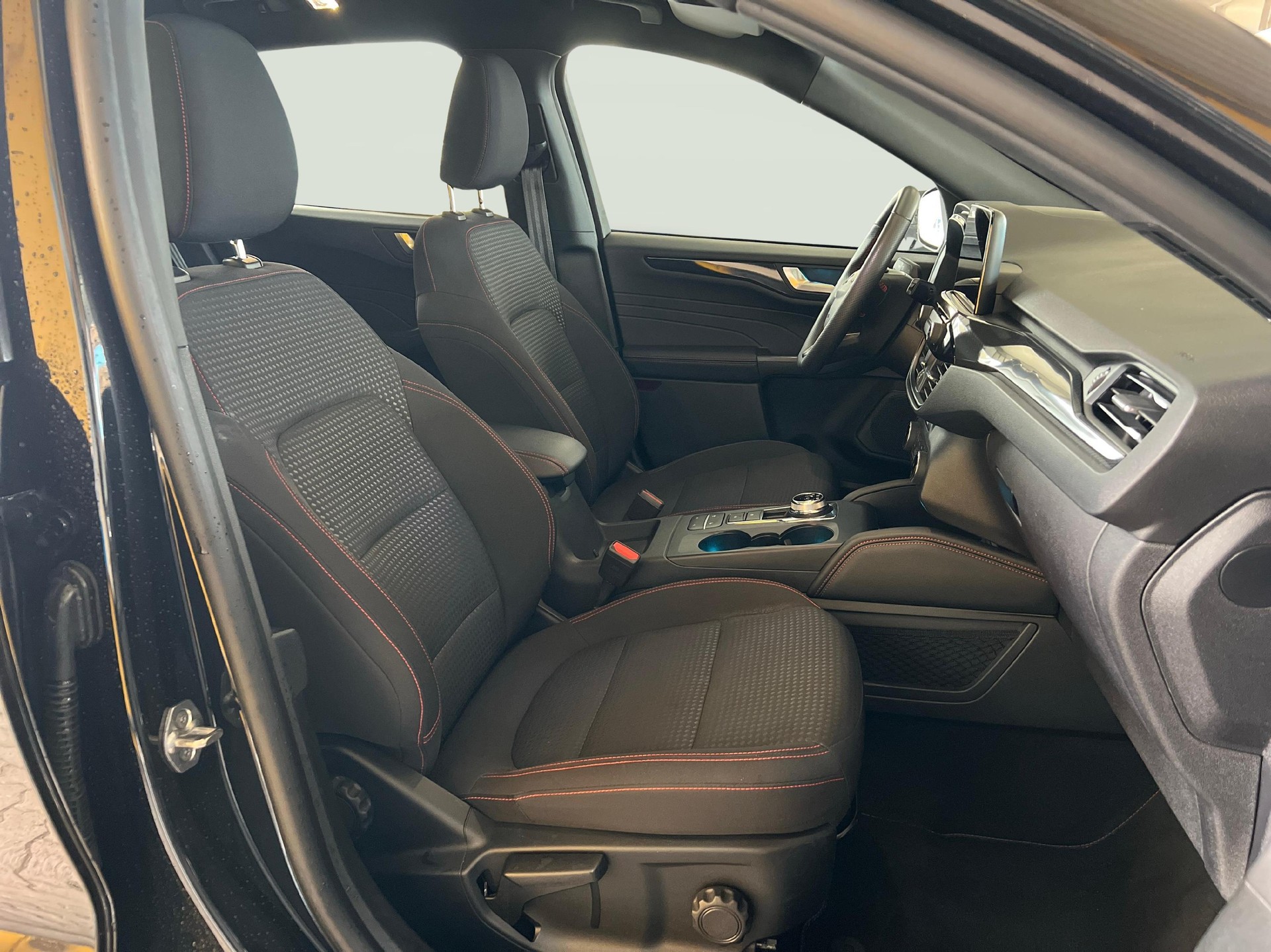 FORD Kuga 2.5 Plug-in Hybrid ST-Line-image-9