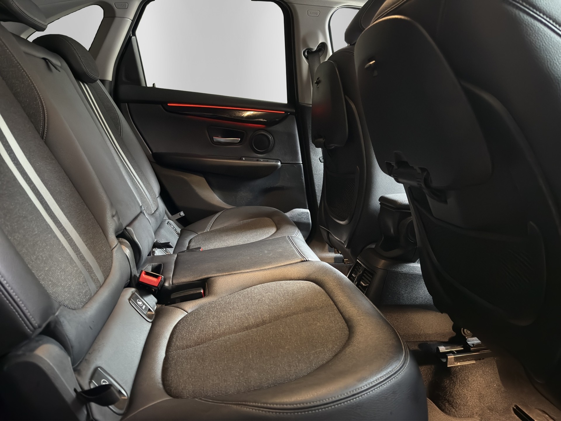 BMW 218d xDrive Active Tourer Steptronic Sport Line-image-14