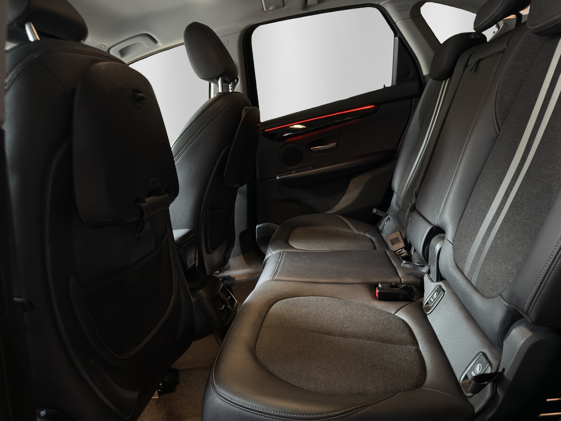 BMW 218d xDrive Active Tourer Steptronic Sport Line-image-13