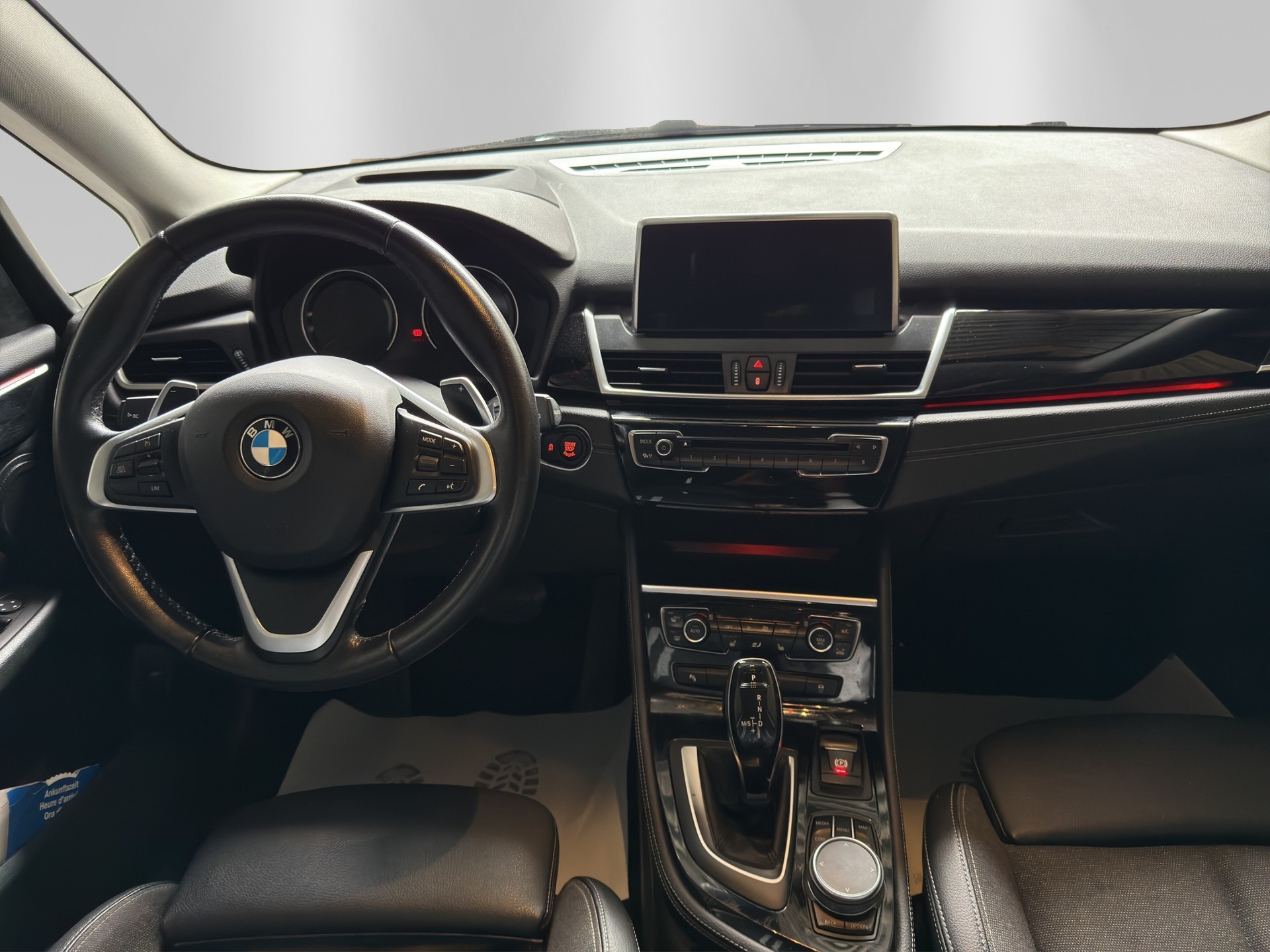 BMW 218d xDrive Active Tourer Steptronic Sport Line-image-8