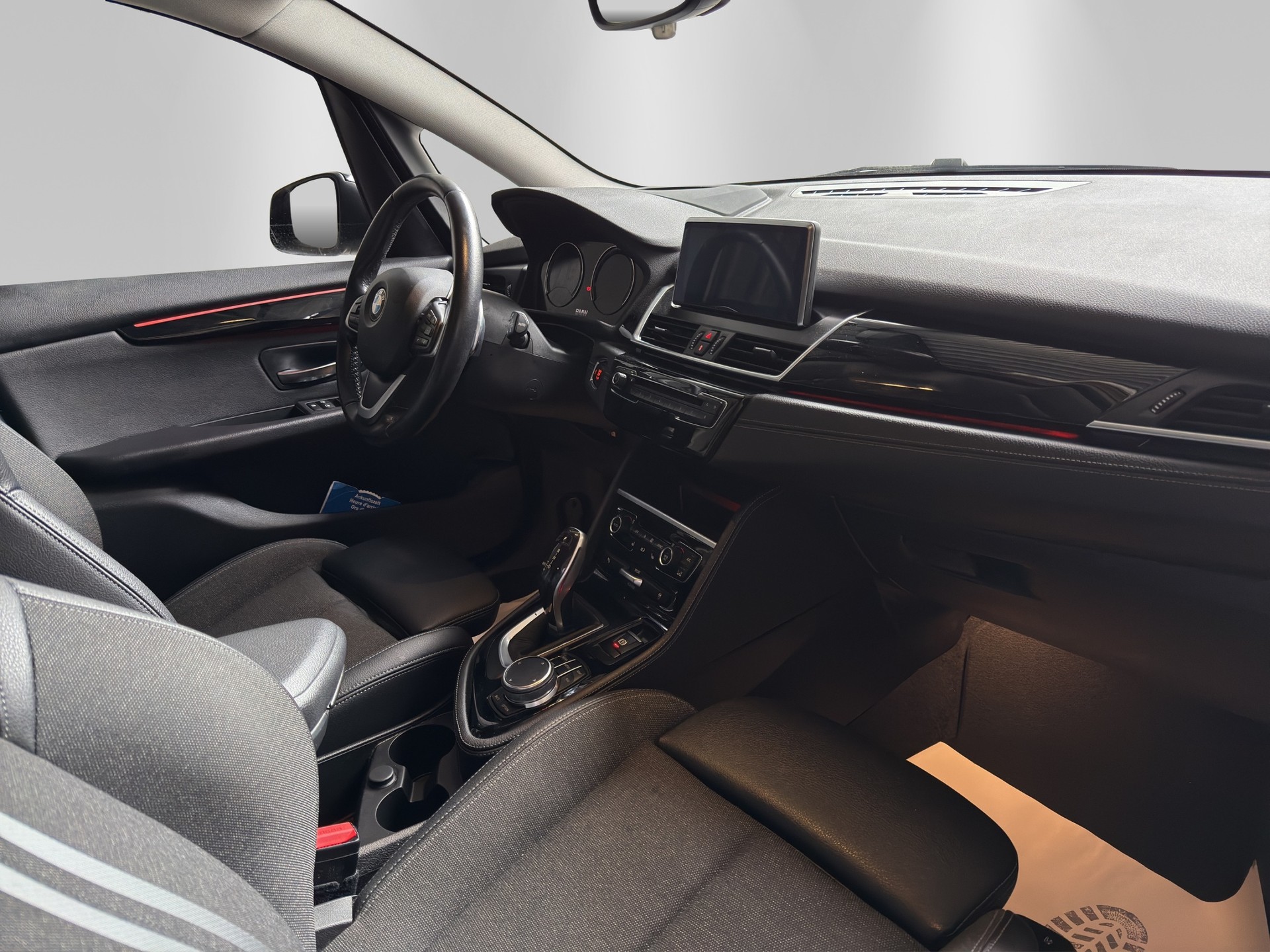 BMW 218d xDrive Active Tourer Steptronic Sport Line-image-12