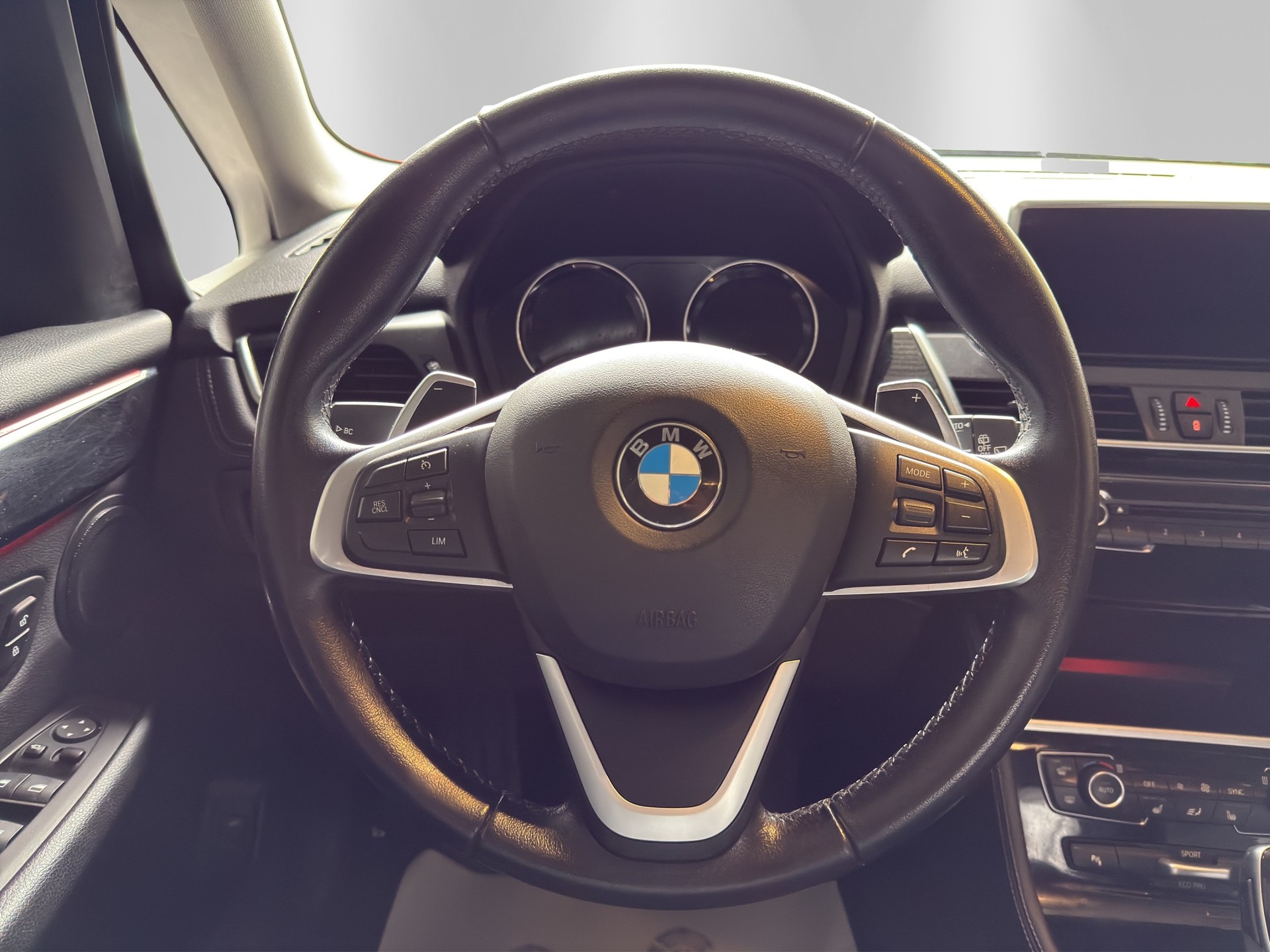 BMW 218d xDrive Active Tourer Steptronic Sport Line-image-9