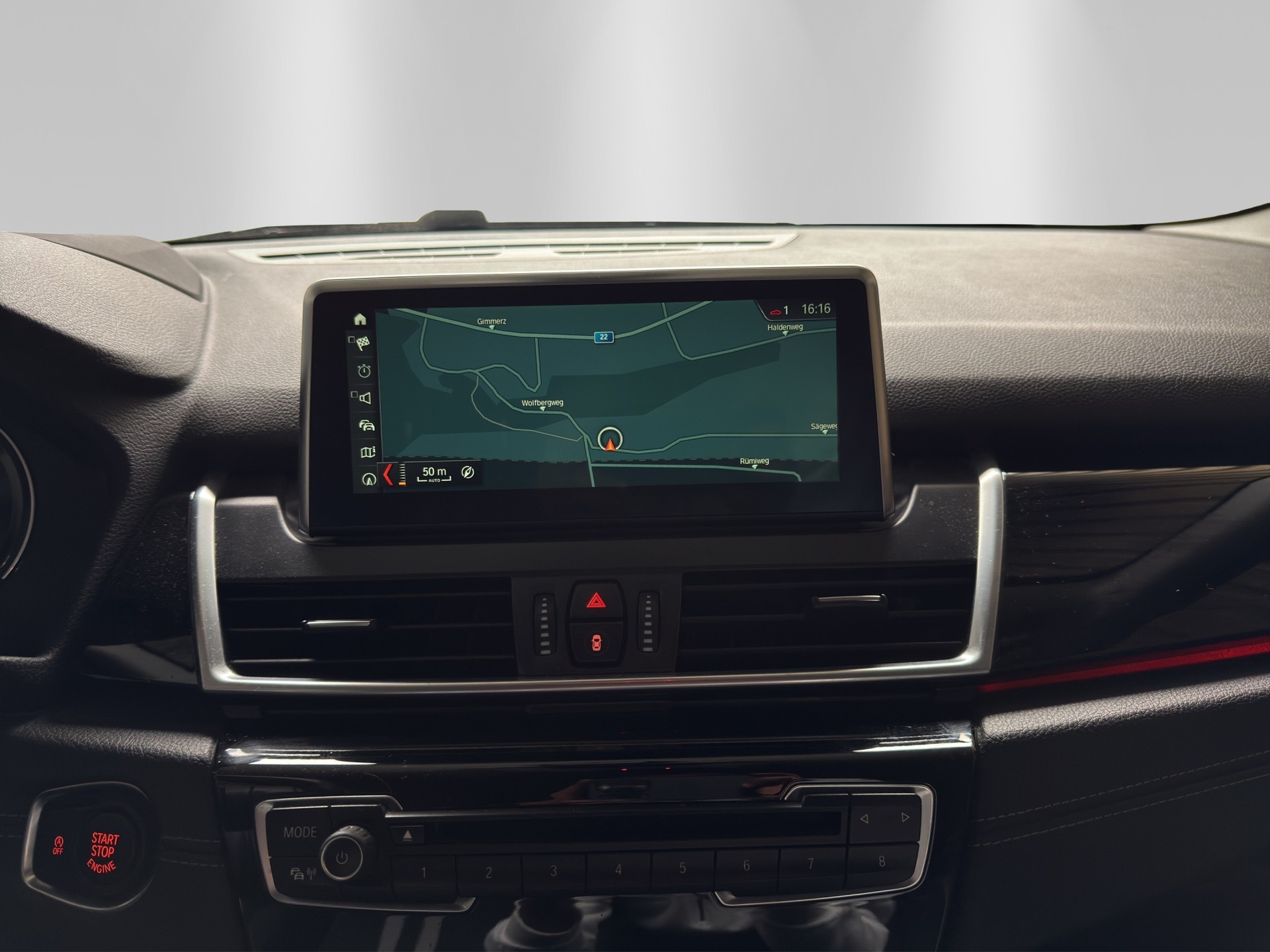 BMW 218d xDrive Active Tourer Steptronic Sport Line-image-11