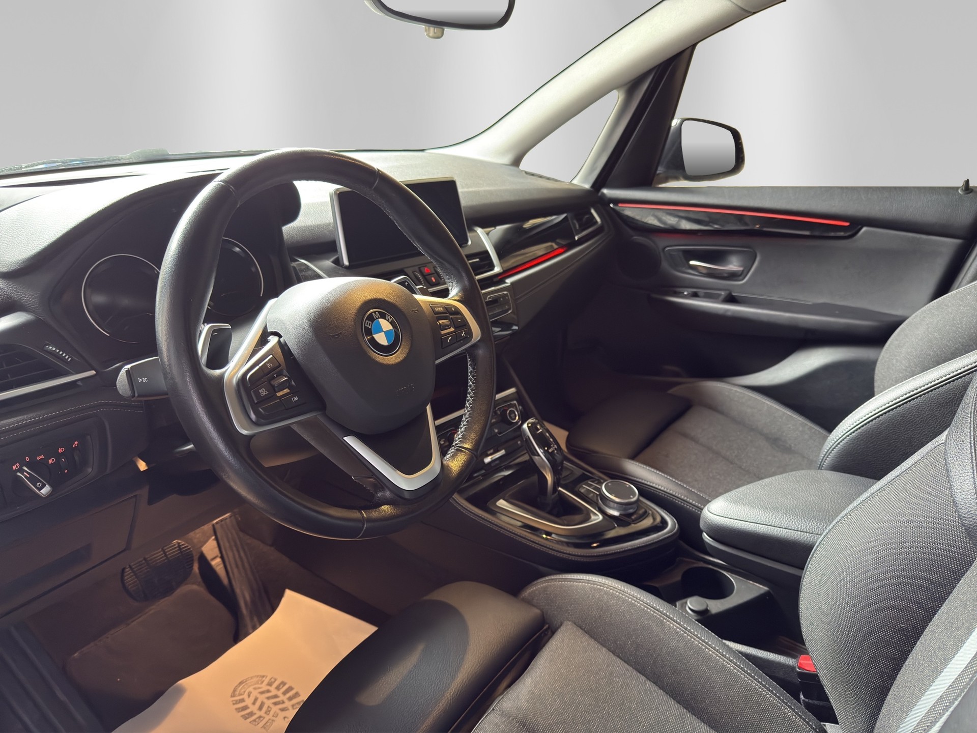 BMW 218d xDrive Active Tourer Steptronic Sport Line-image-7
