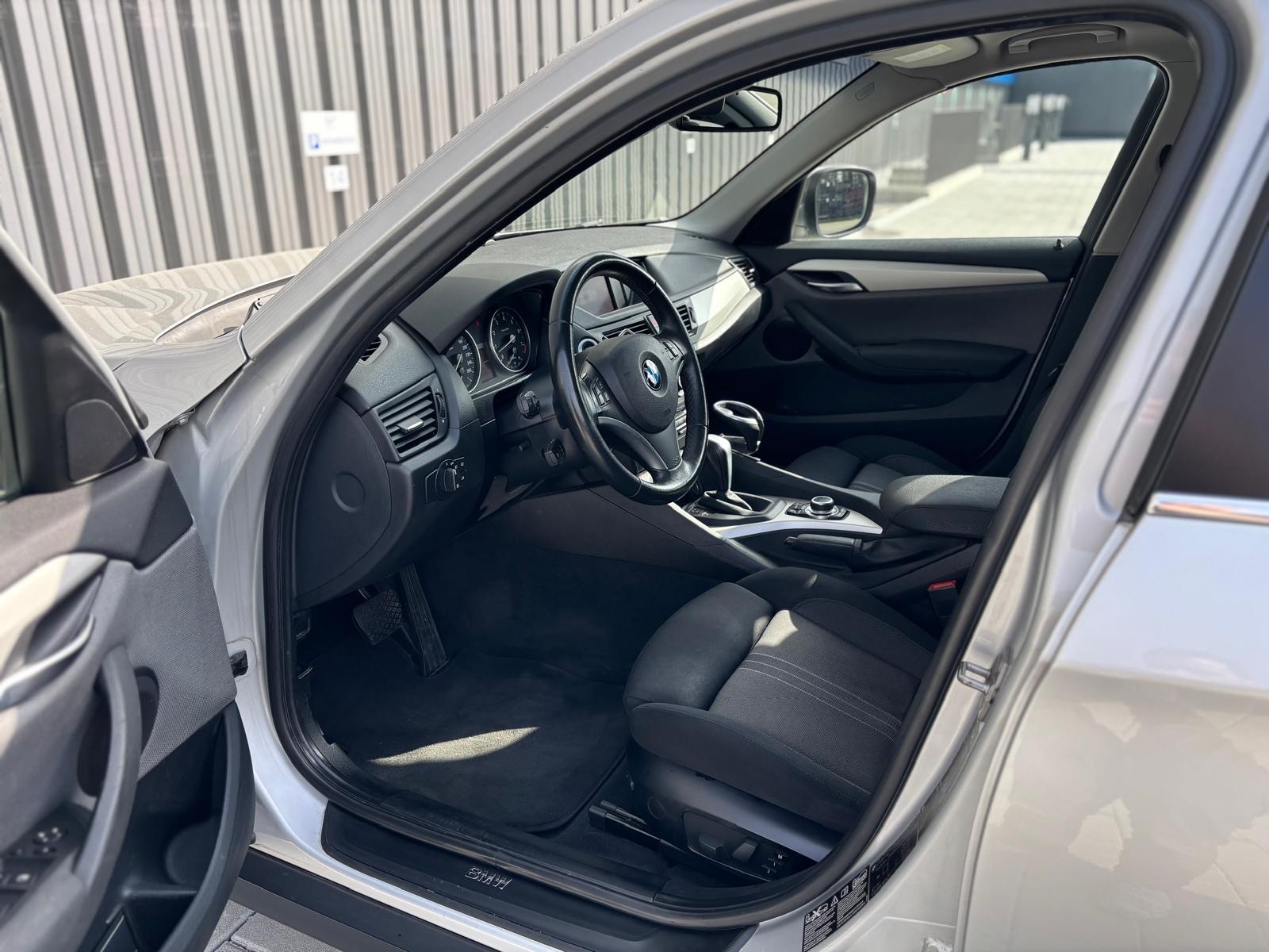 BMW X1 xDrive 28i Steptronic-image-9