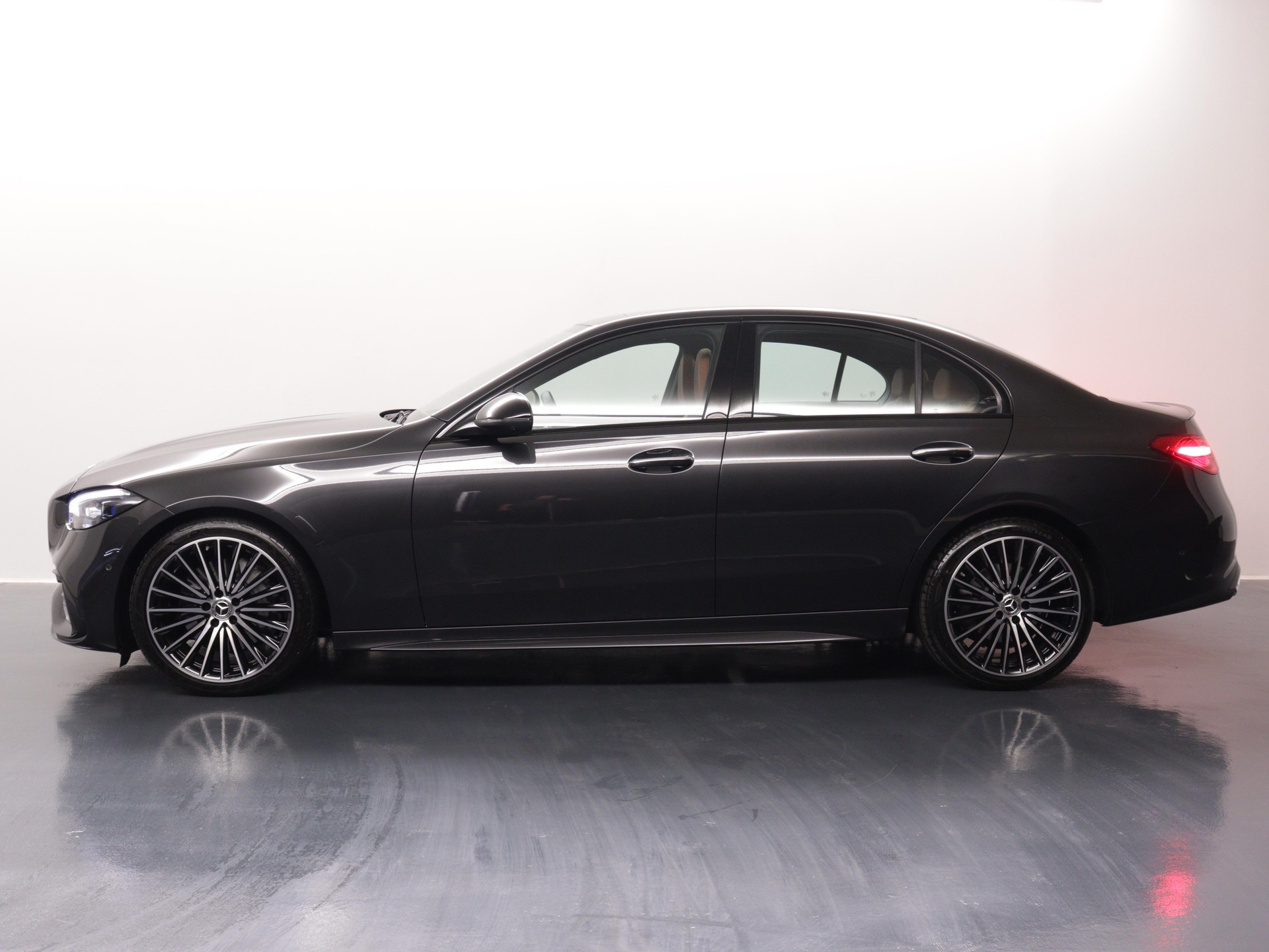 MERCEDES-BENZ C 300 d AMG Line 4matic-image-2