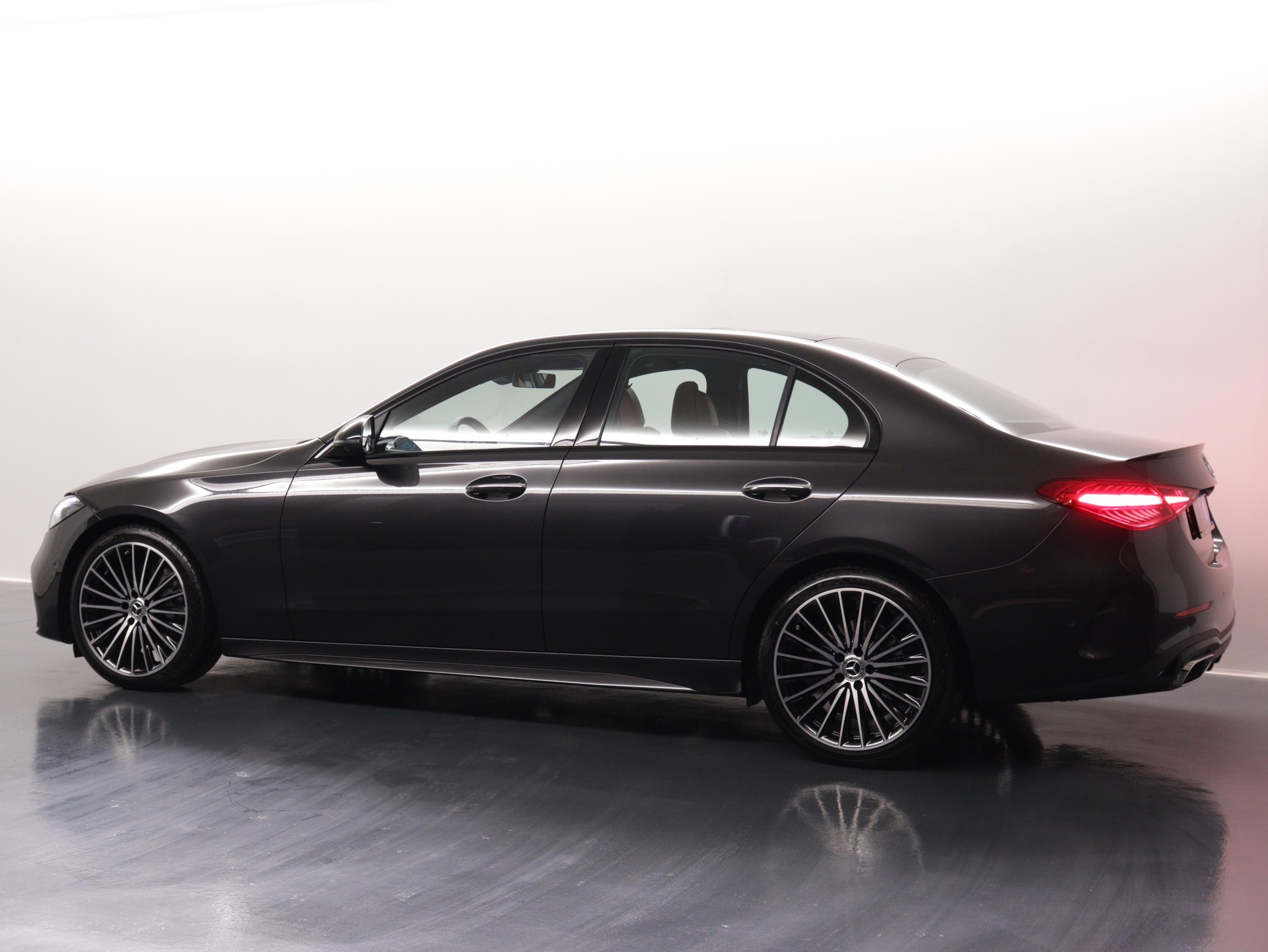MERCEDES-BENZ C 300 d AMG Line 4matic-image-3