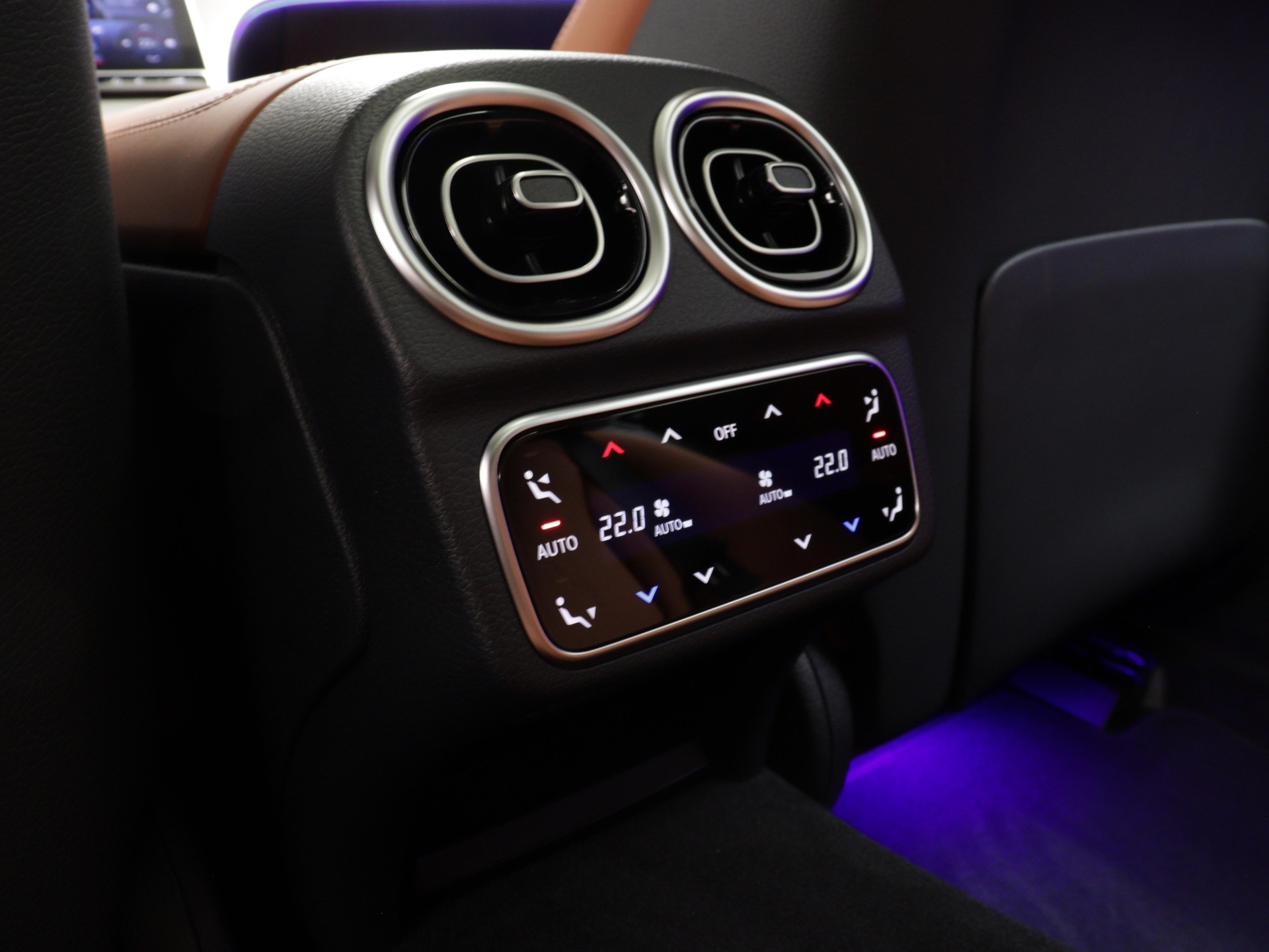 MERCEDES-BENZ C 300 d AMG Line 4matic-image-10