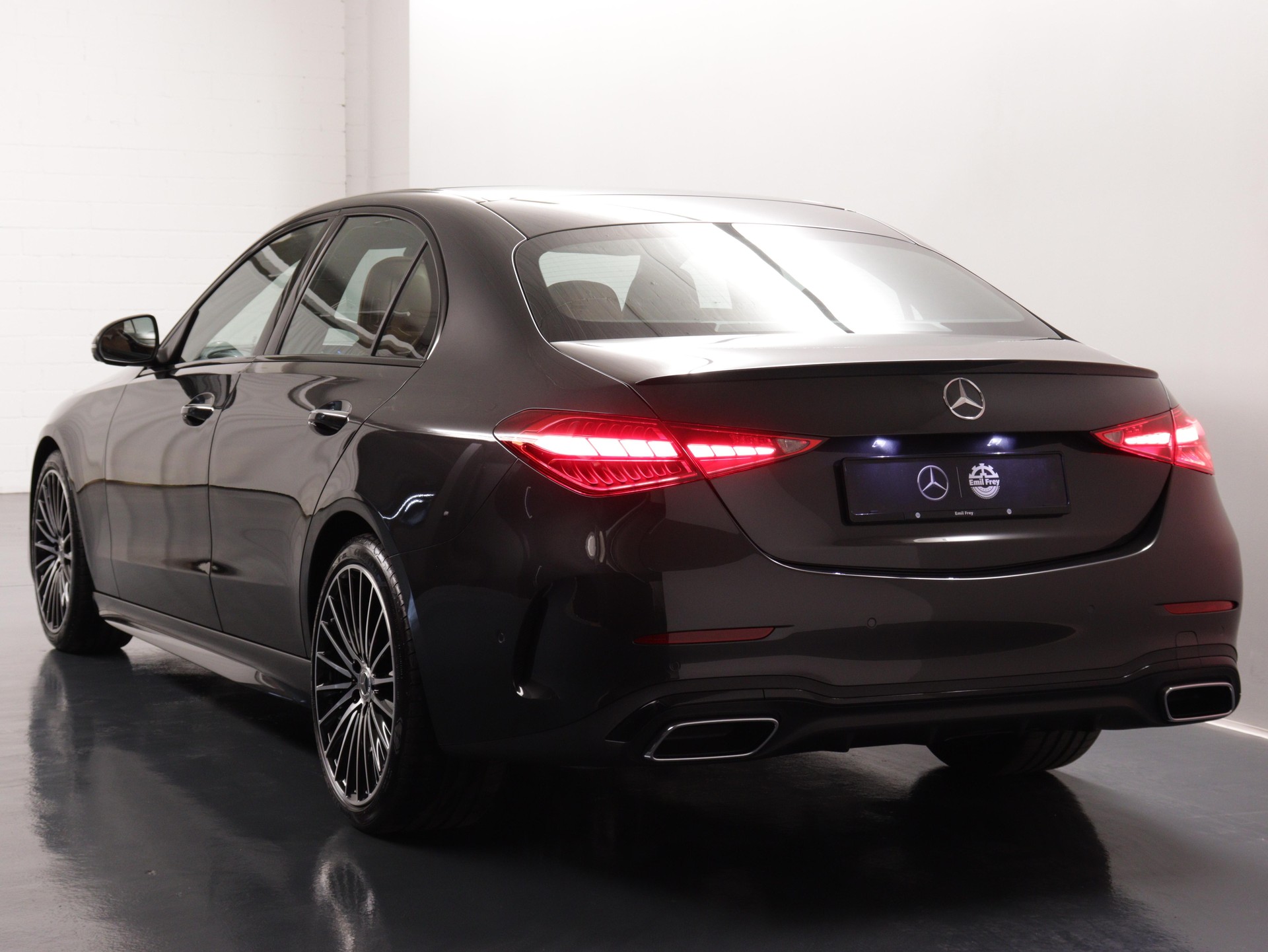 MERCEDES-BENZ C 300 d AMG Line 4matic-image-4