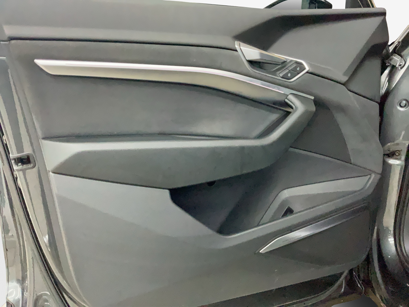 AUDI e-tron 55 S Line Black Edition quattro-image-14