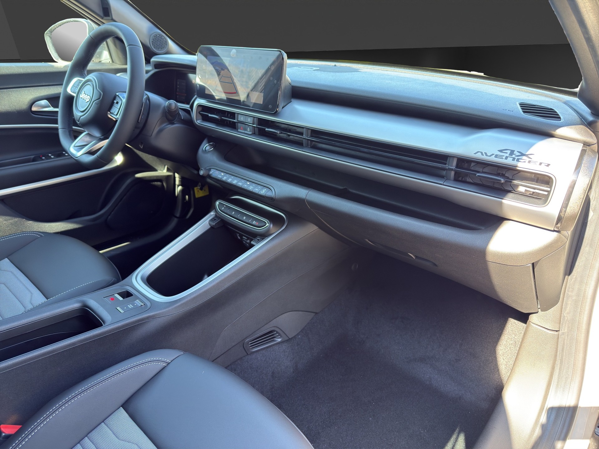 JEEP Avenger 1.2 Turbo MHEV Upland Plus 4xe-image-12