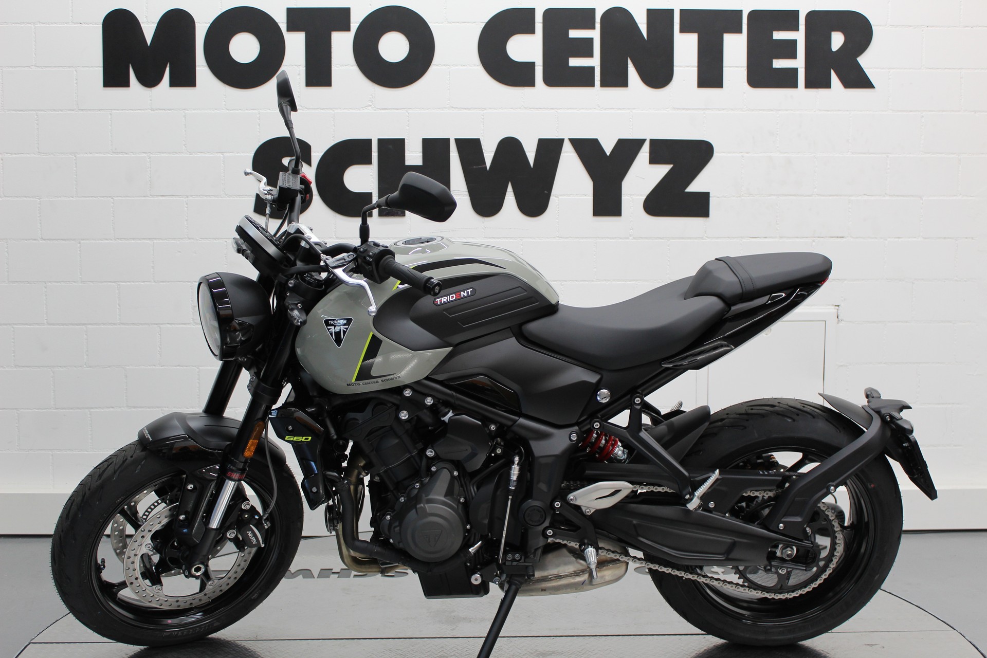 TRIUMPH Trident 660-showroom-element-3