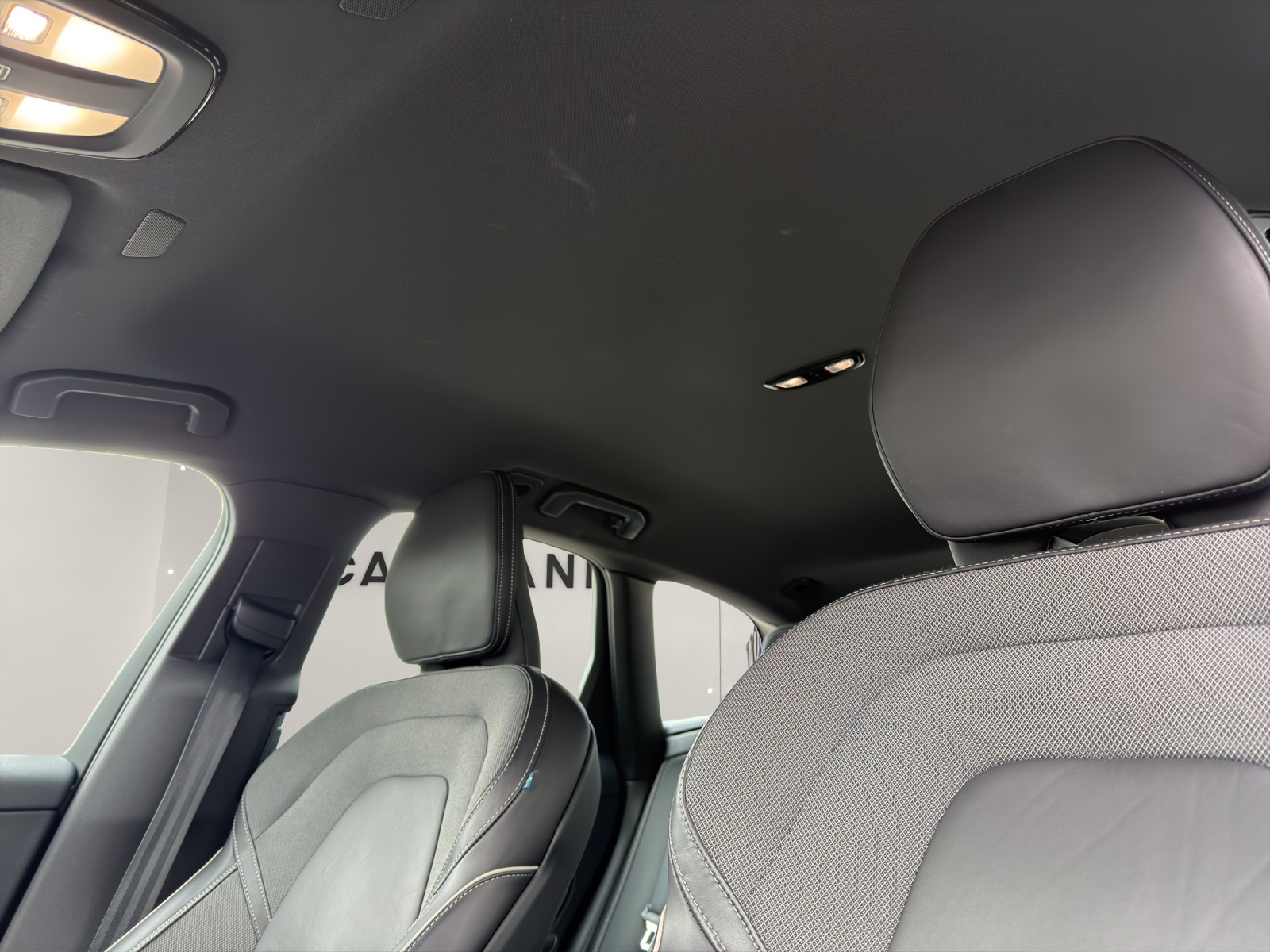 VOLVO XC60 2.0 B5 MH R-Design AWD .-image-9
