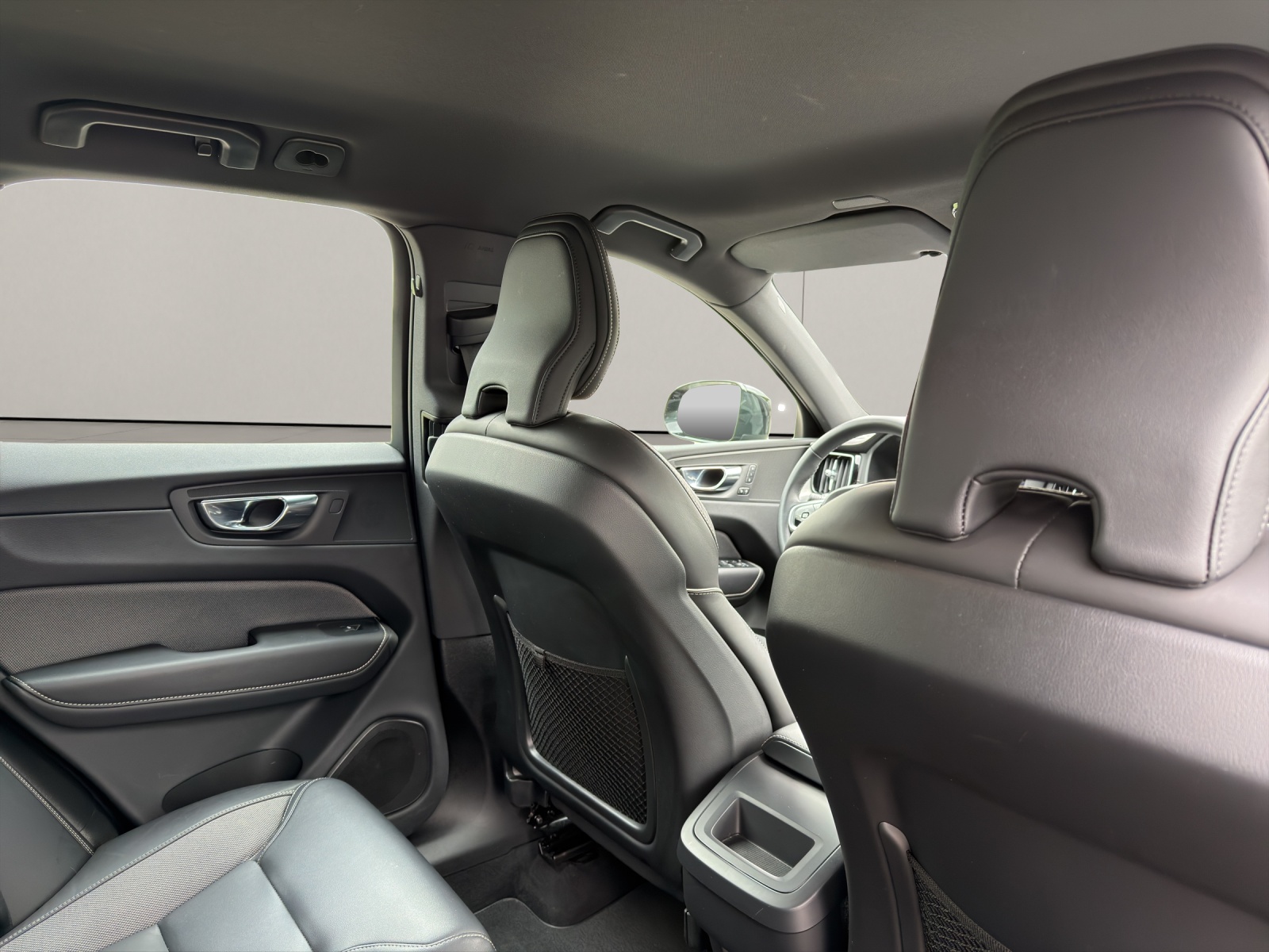 VOLVO XC60 2.0 B5 MH R-Design AWD .-image-12