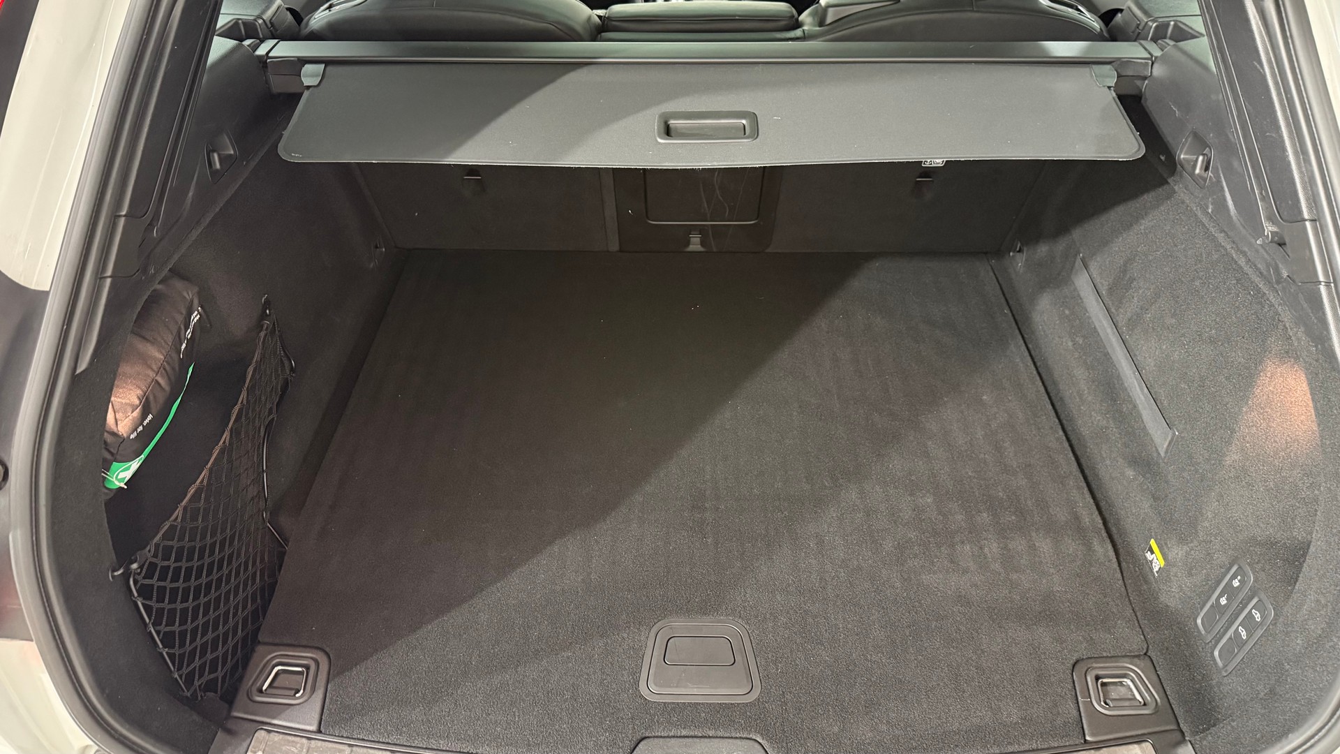 VOLVO XC60 2.0 T8 TE R-Design eAWD-image-6