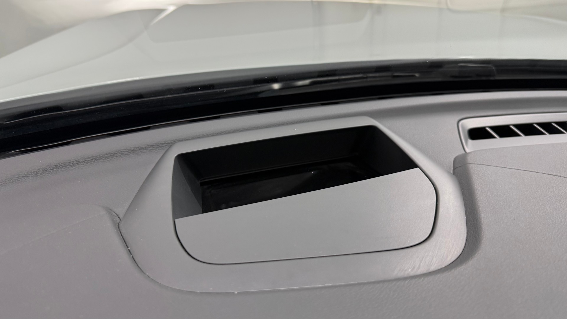 VOLVO XC60 2.0 T8 TE R-Design eAWD-image-13