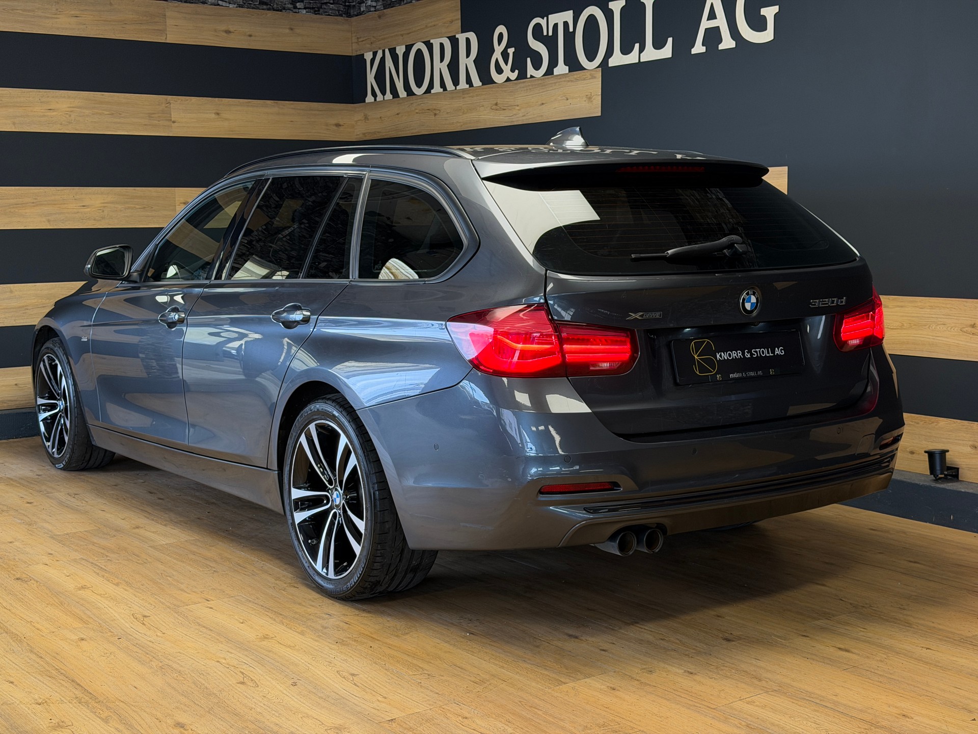 BMW 320d xDrive Touring Edition Sport Line Steptronic-image-7