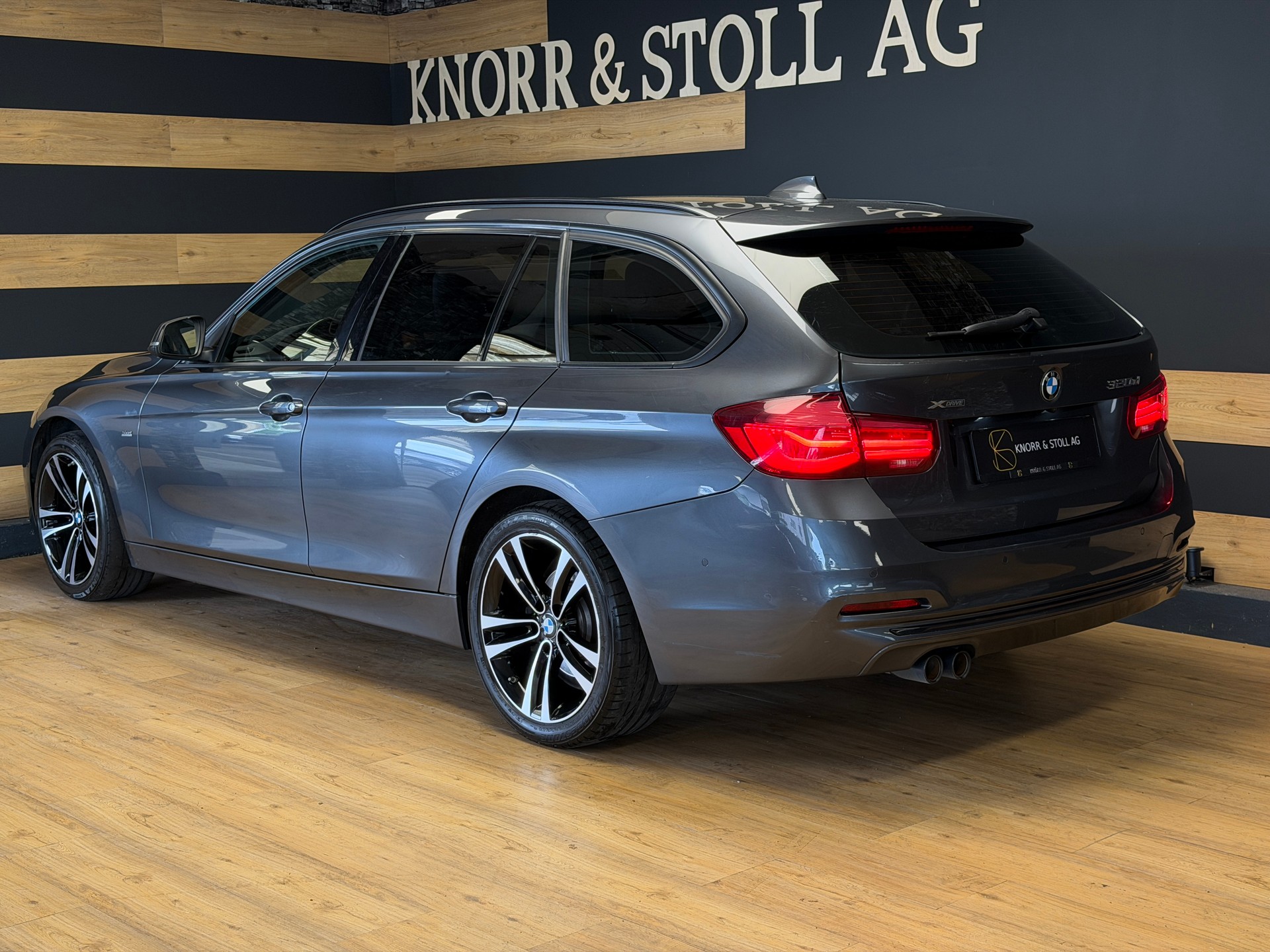BMW 320d xDrive Touring Edition Sport Line Steptronic-image-6