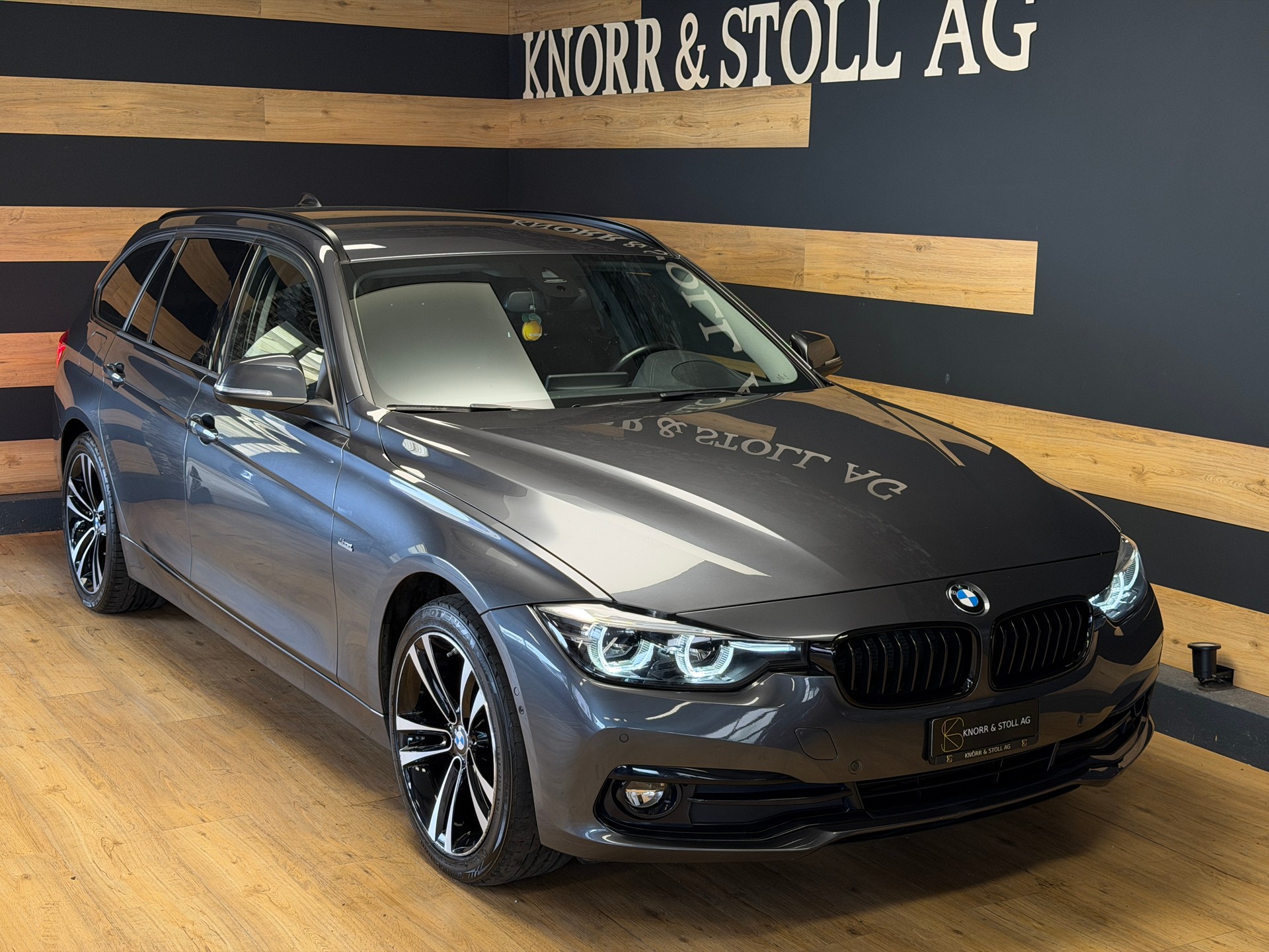 BMW 320d xDrive Touring Edition Sport Line Steptronic-image-3
