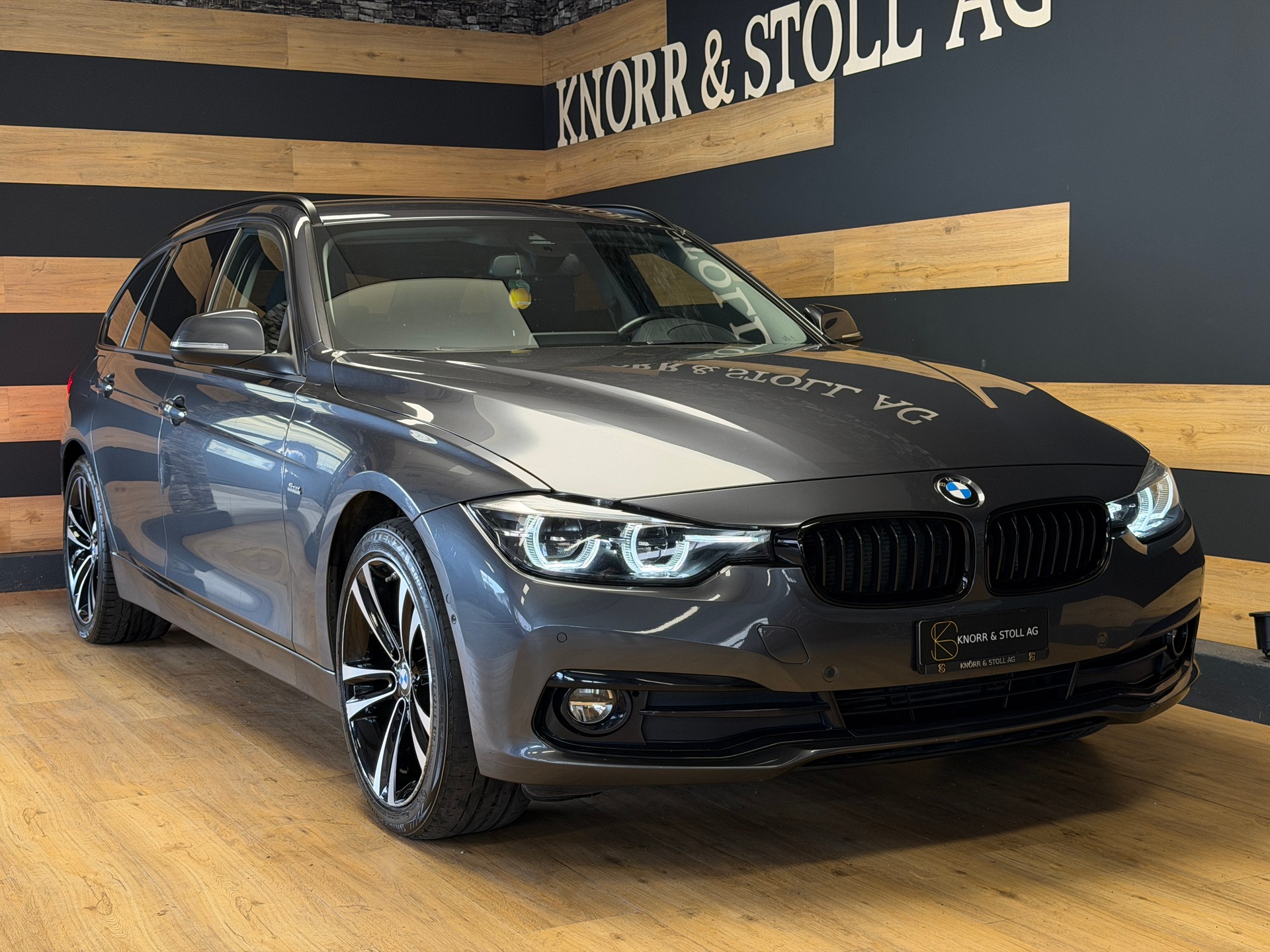 BMW 320d xDrive Touring Edition Sport Line Steptronic-image-1