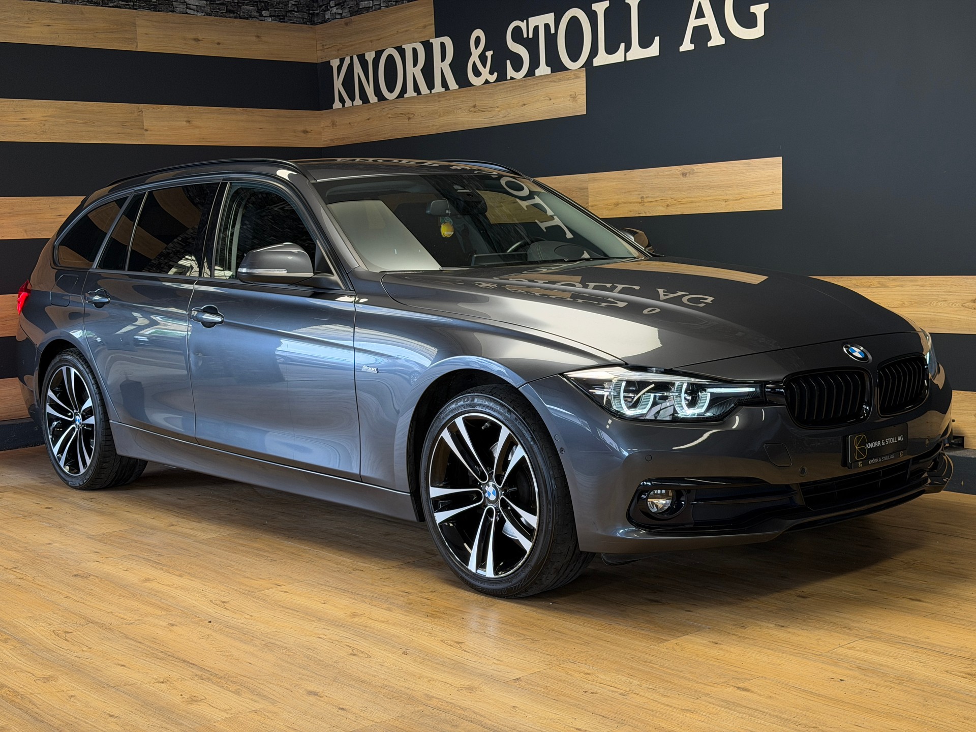 BMW 320d xDrive Touring Edition Sport Line Steptronic-image-2