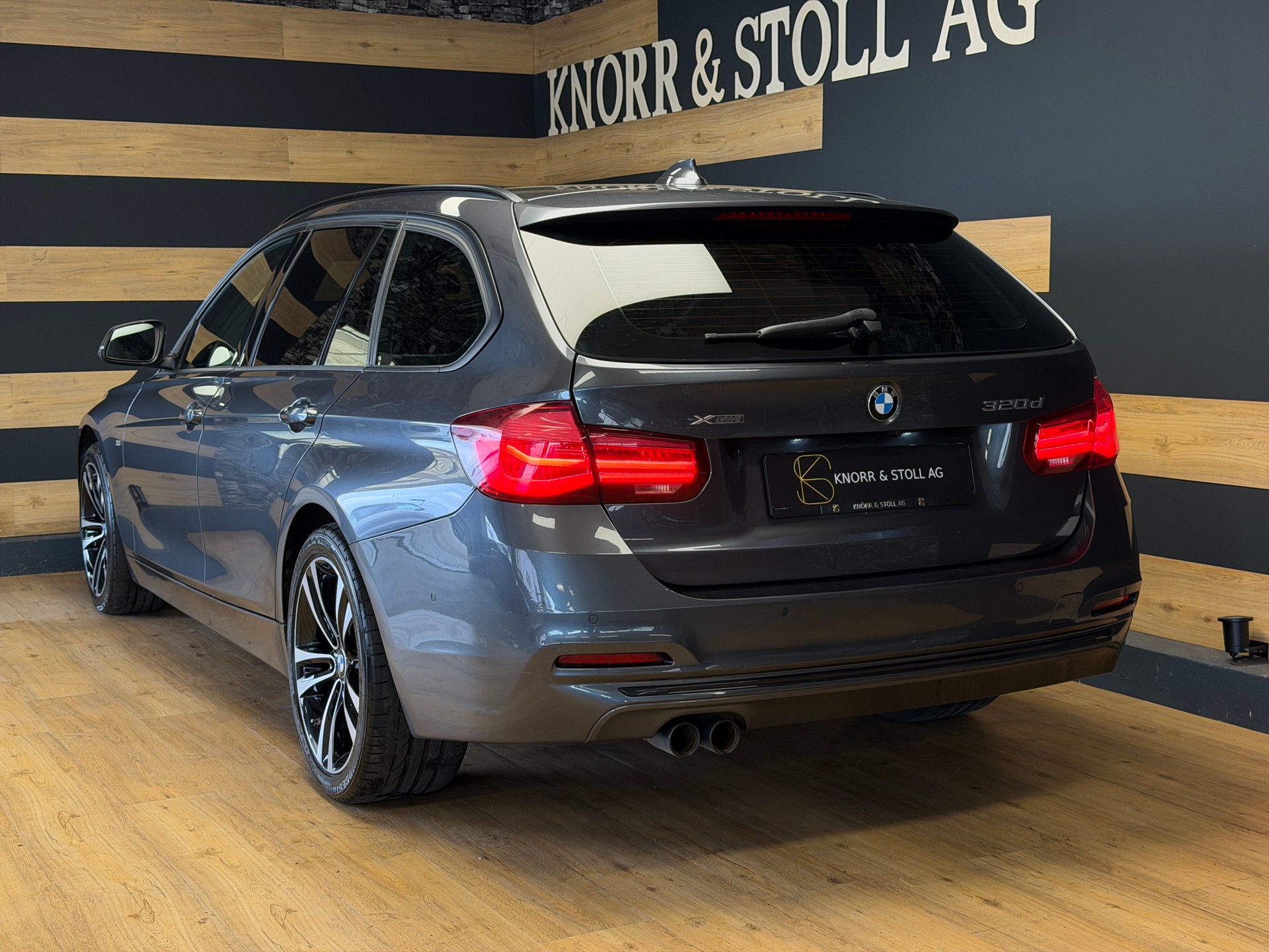 BMW 320d xDrive Touring Edition Sport Line Steptronic-image-5