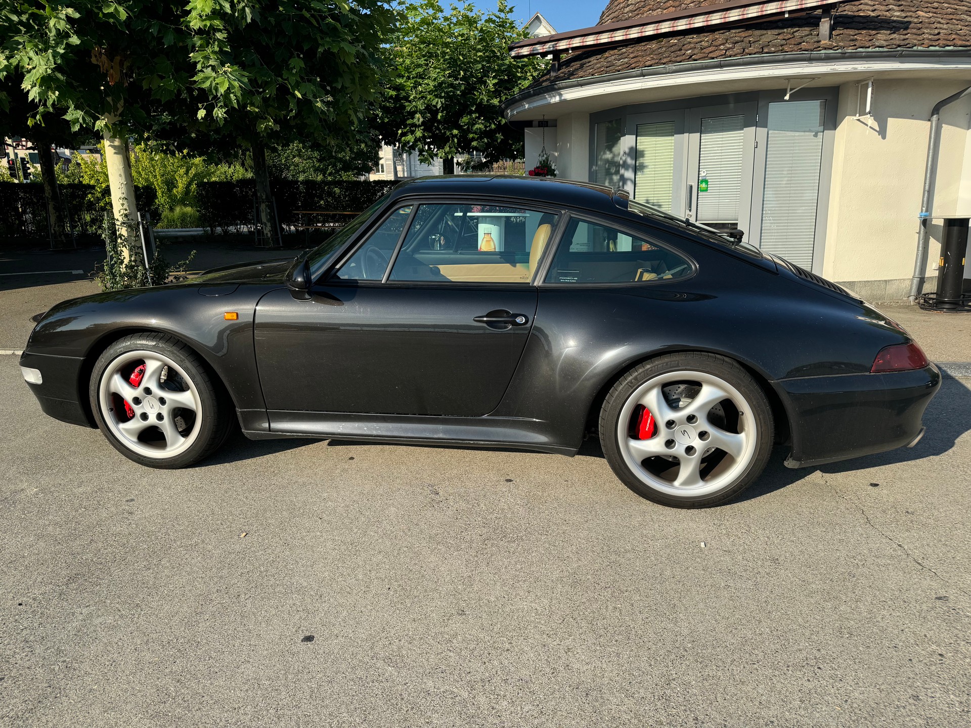 PORSCHE 911 Carrera 4S-image-1