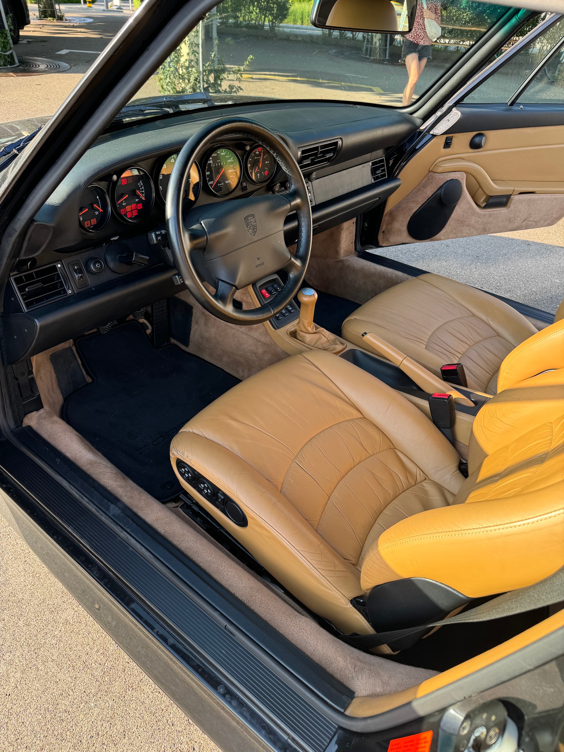 PORSCHE 911 Carrera 4S-image-6
