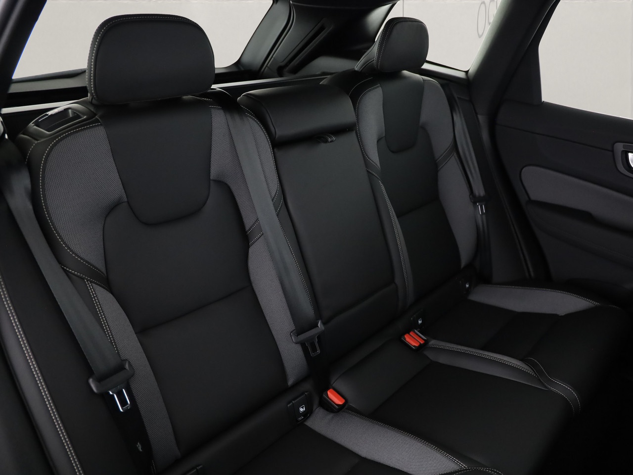 VOLVO XC60 2.0 T8 TE Black Edition eAWD-image-5
