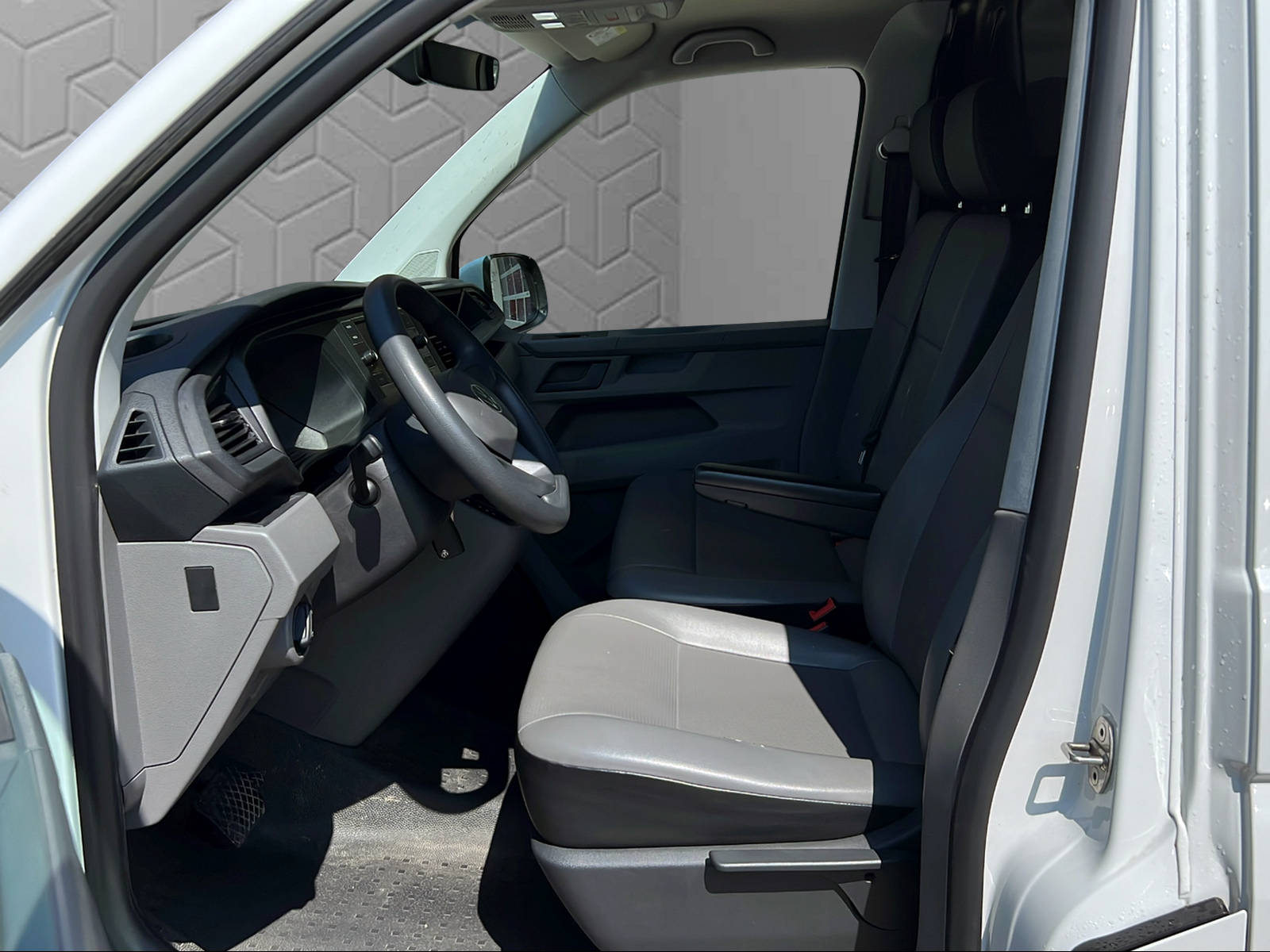 VW T6.1 2.0 TDI DSG-image-6