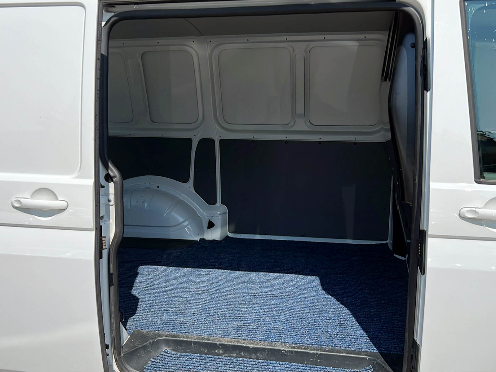 VW T6.1 2.0 TDI DSG-image-12