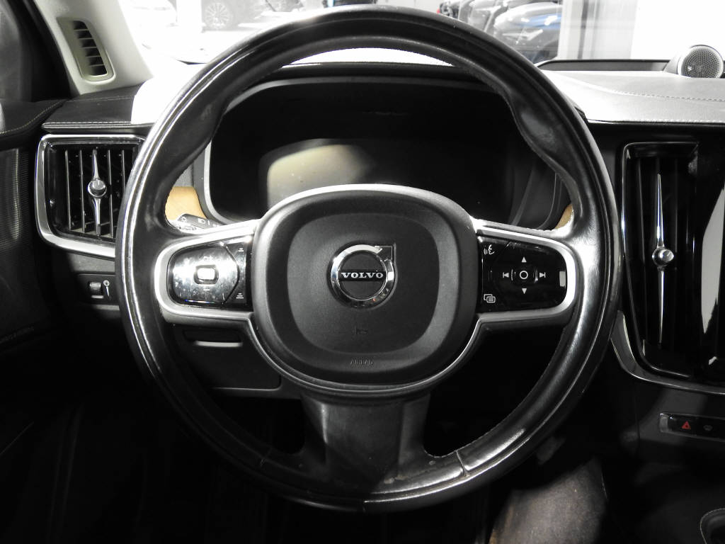 VOLVO S90 2.0 D5 Inscription AWD-image-5