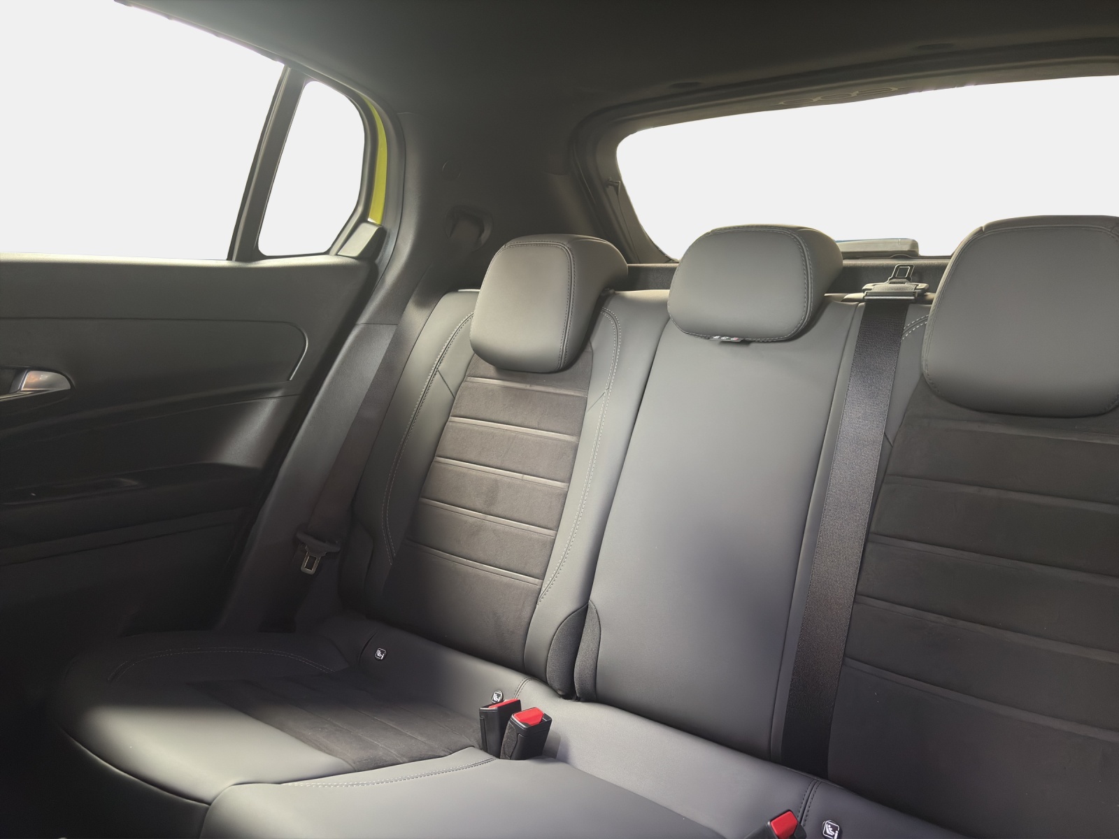 FIAT 600 1.2/136 Hybrid 145 Sport-image-10