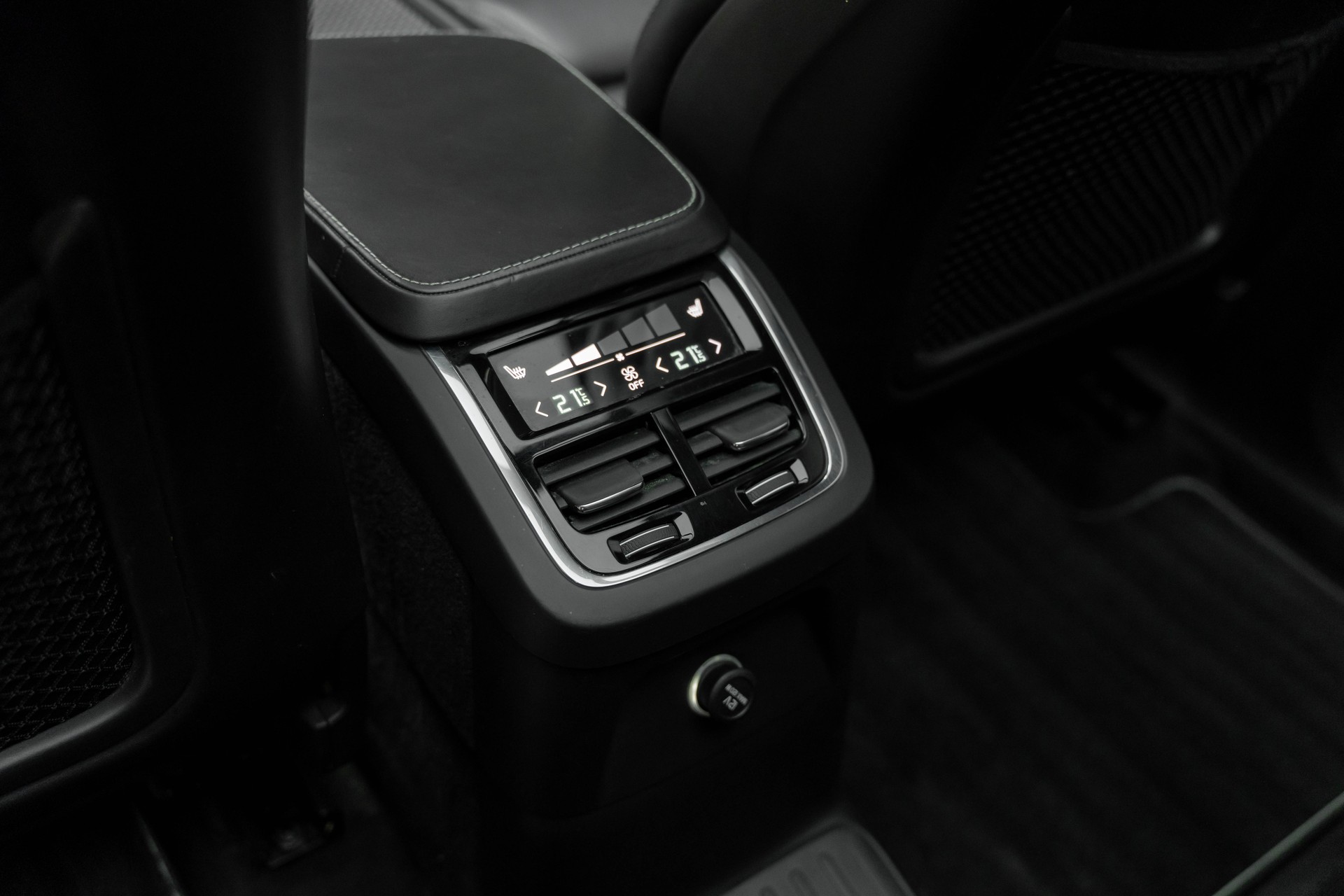VOLVO XC90 T8 AWD R-Design Geartronic-image-8