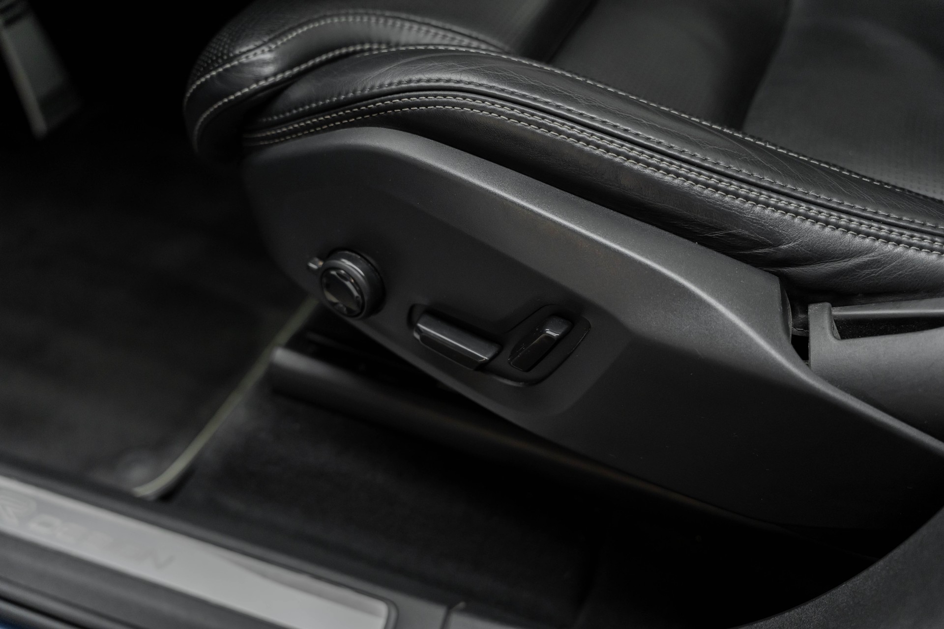 VOLVO XC90 T8 AWD R-Design Geartronic-image-22