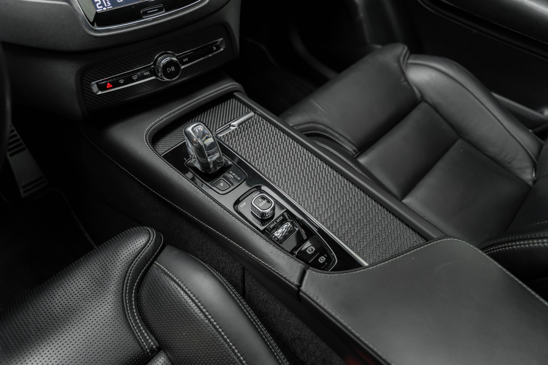 VOLVO XC90 T8 AWD R-Design Geartronic-image-15