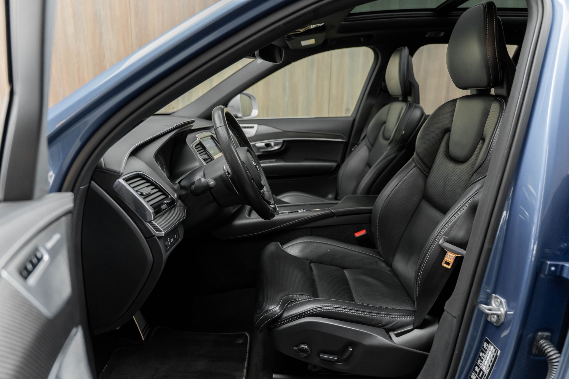 VOLVO XC90 T8 AWD R-Design Geartronic-image-4