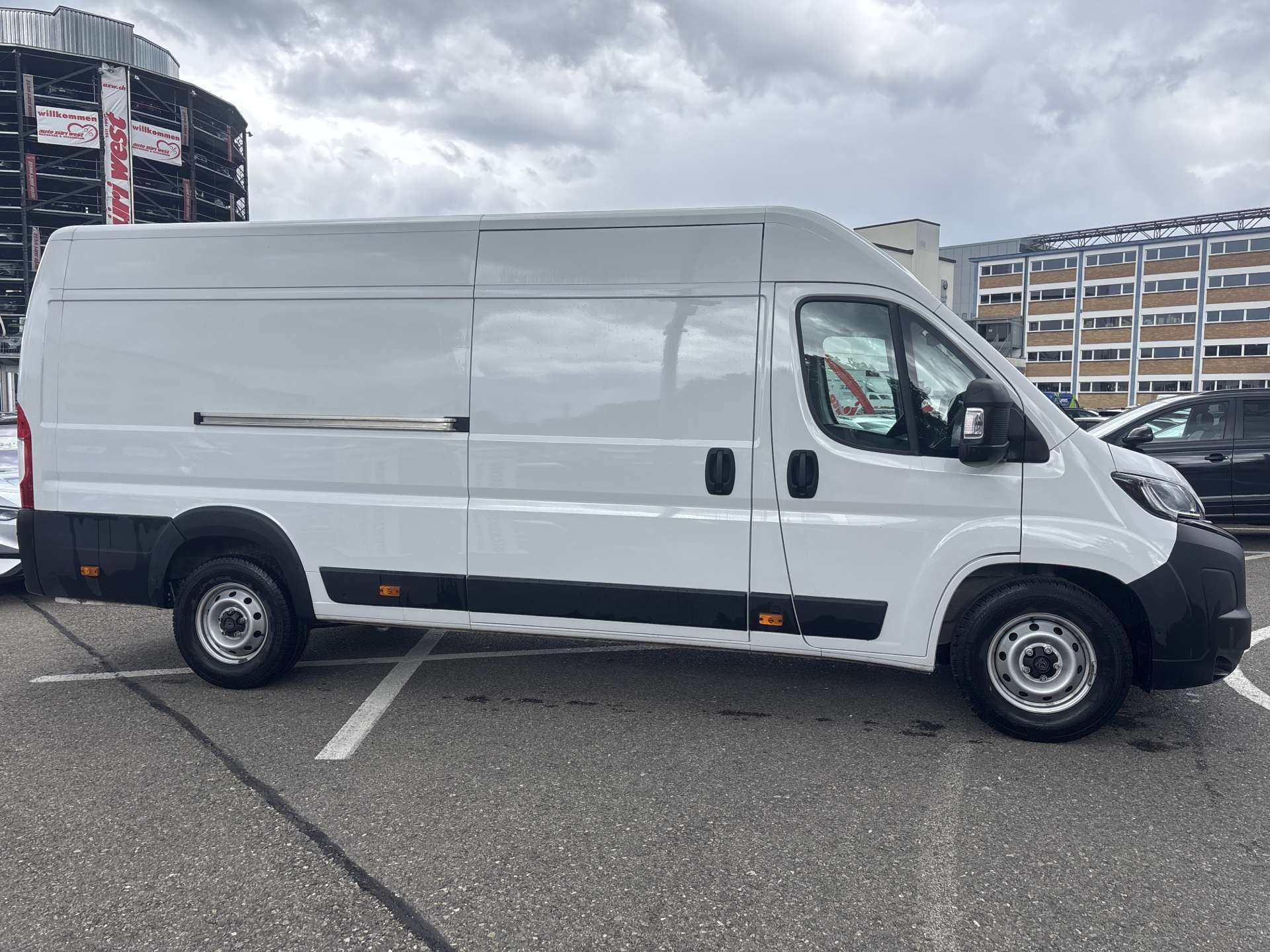 PEUGEOT Boxer 2.2 HDI 435 L4H2 EAT-Automat-image-12