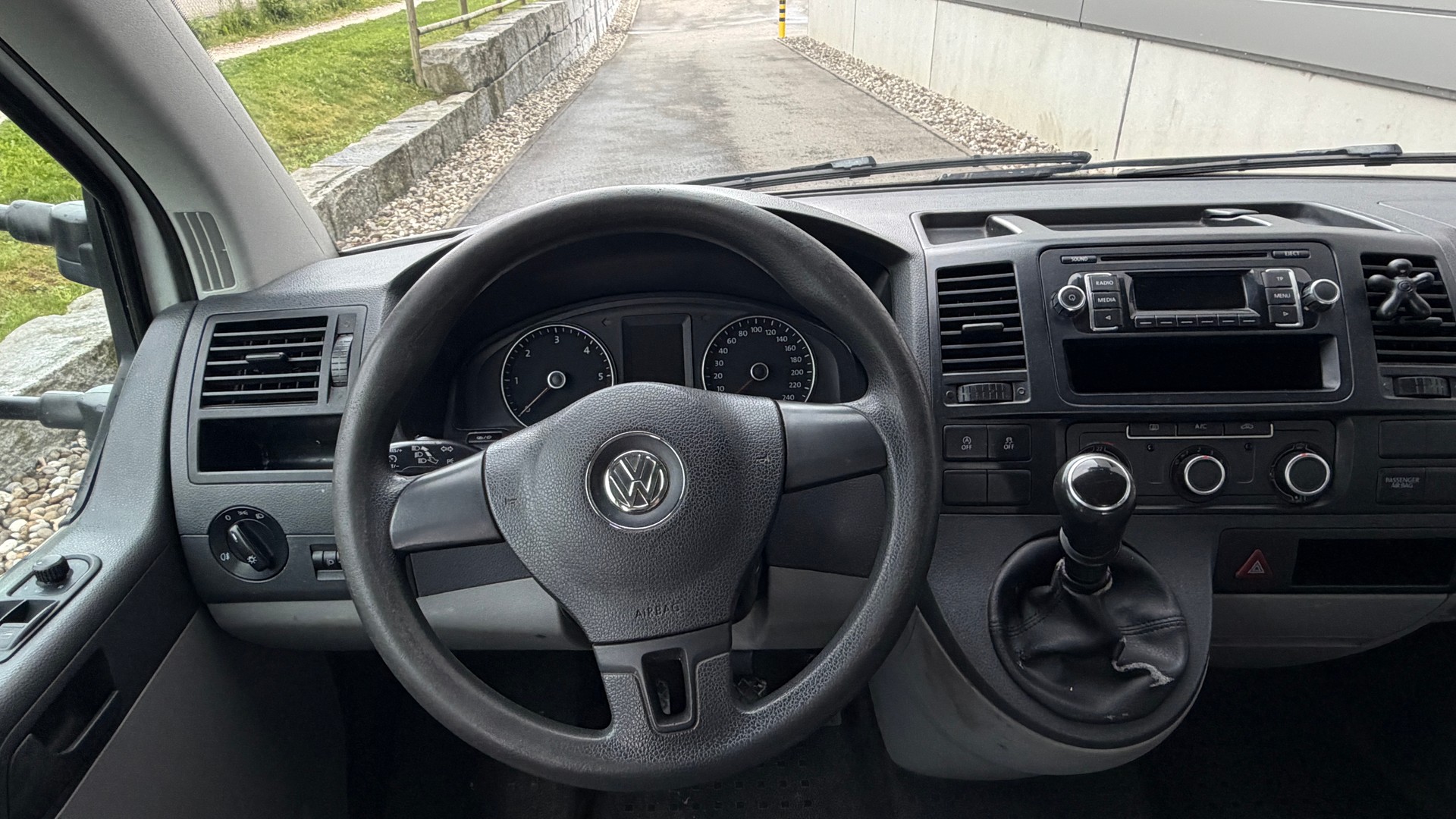 VW T5 2.0 TDI 4Motion **AHK / 4x4 / MFK**-image-10
