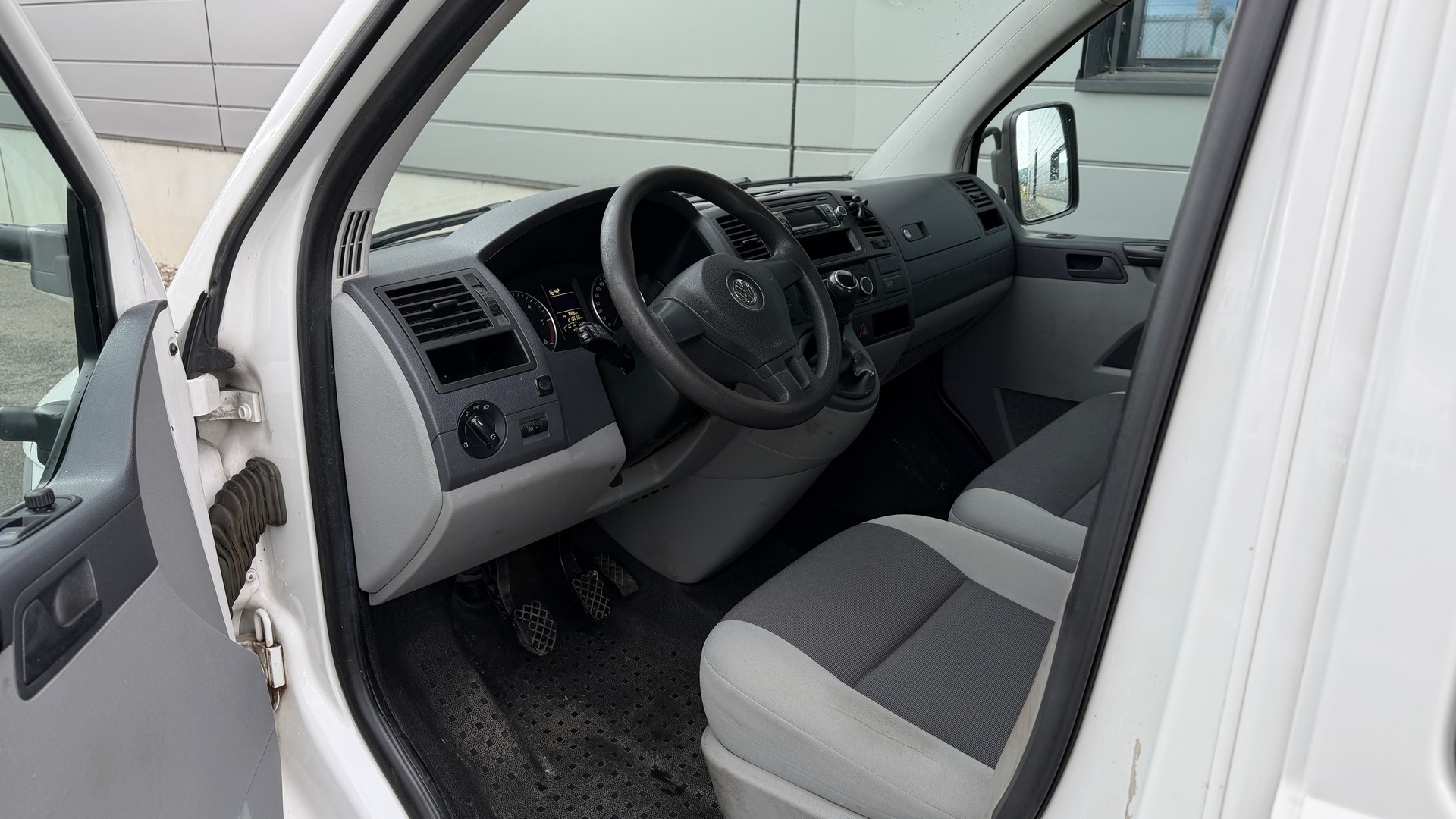 VW T5 2.0 TDI 4Motion **AHK / 4x4 / MFK**-image-8