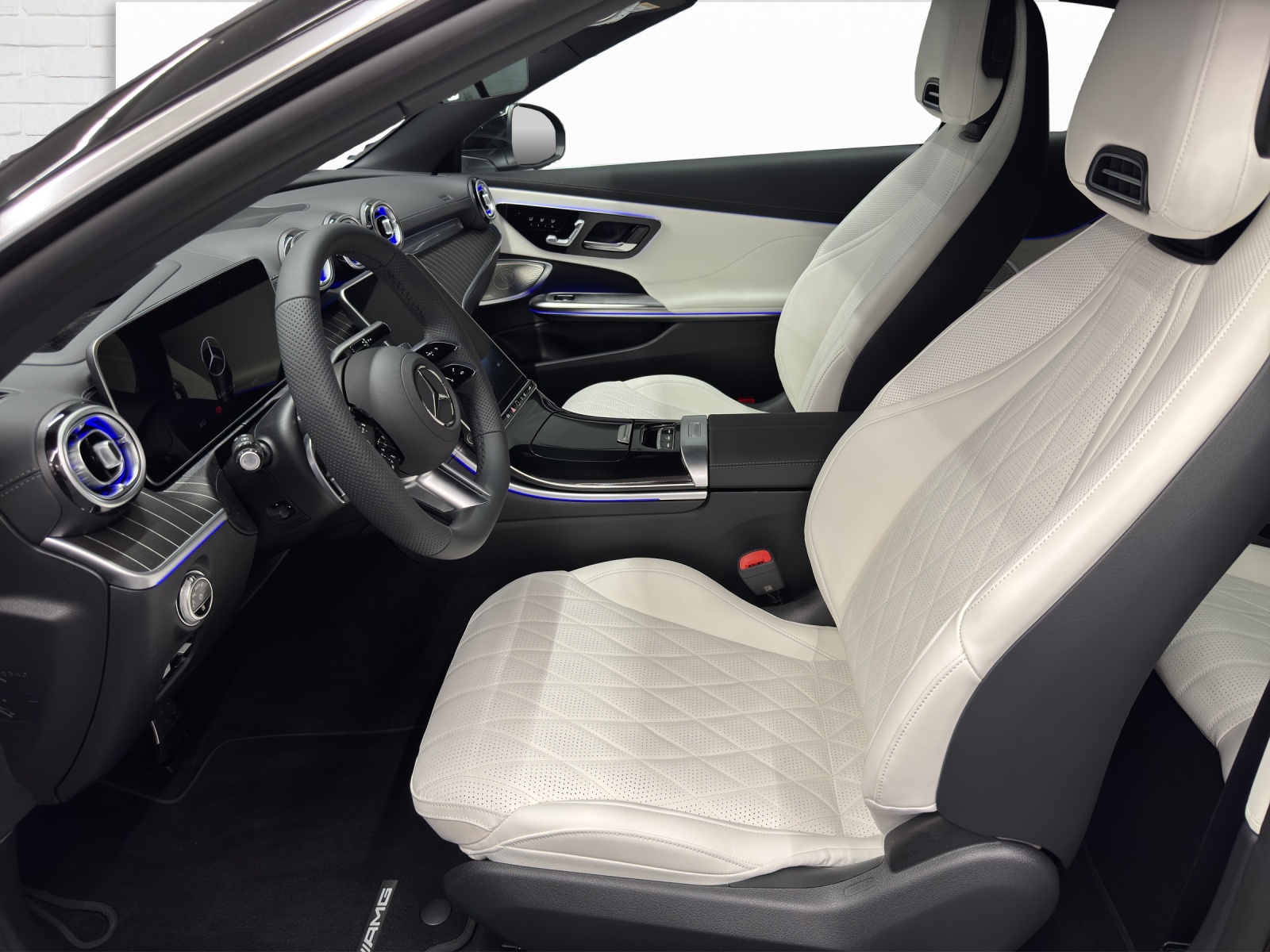 MERCEDES-BENZ CLE 300 AMG Line 4Matic Cabriolet-image-6