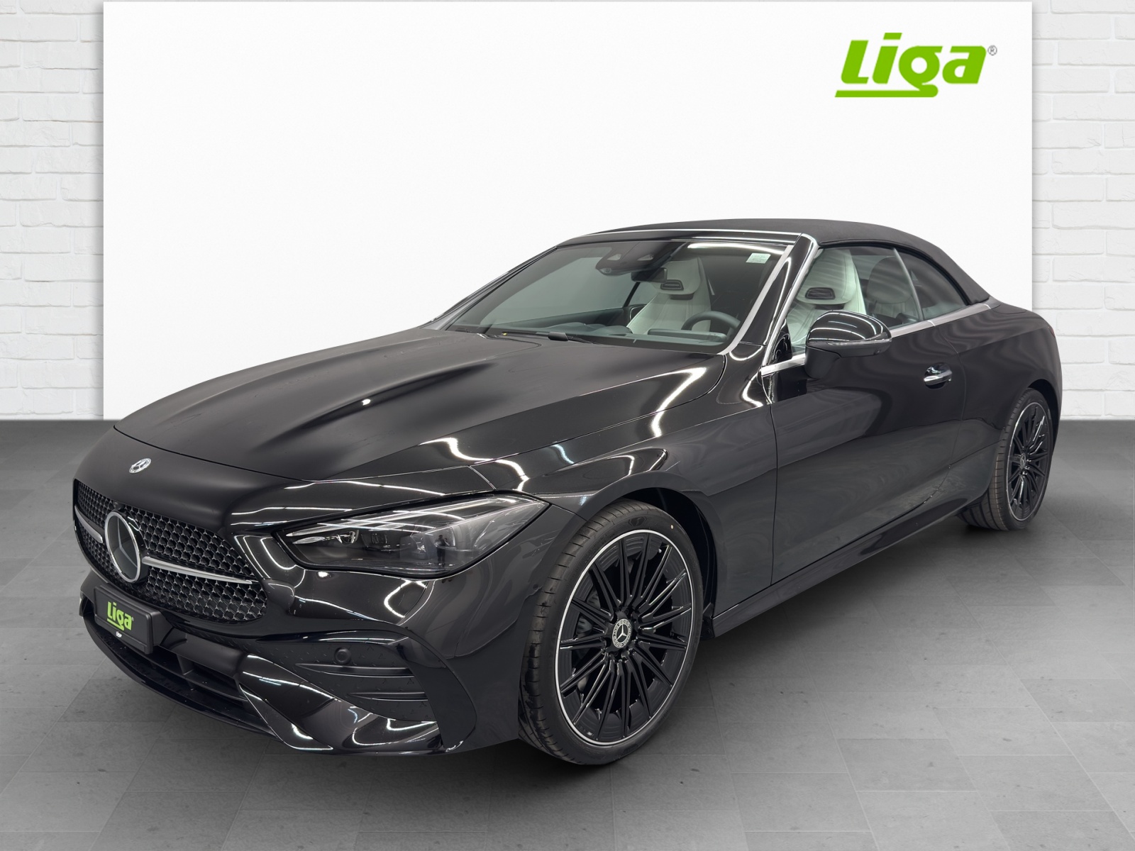 MERCEDES-BENZ CLE 300 AMG Line 4Matic Cabriolet-showroom-element-1
