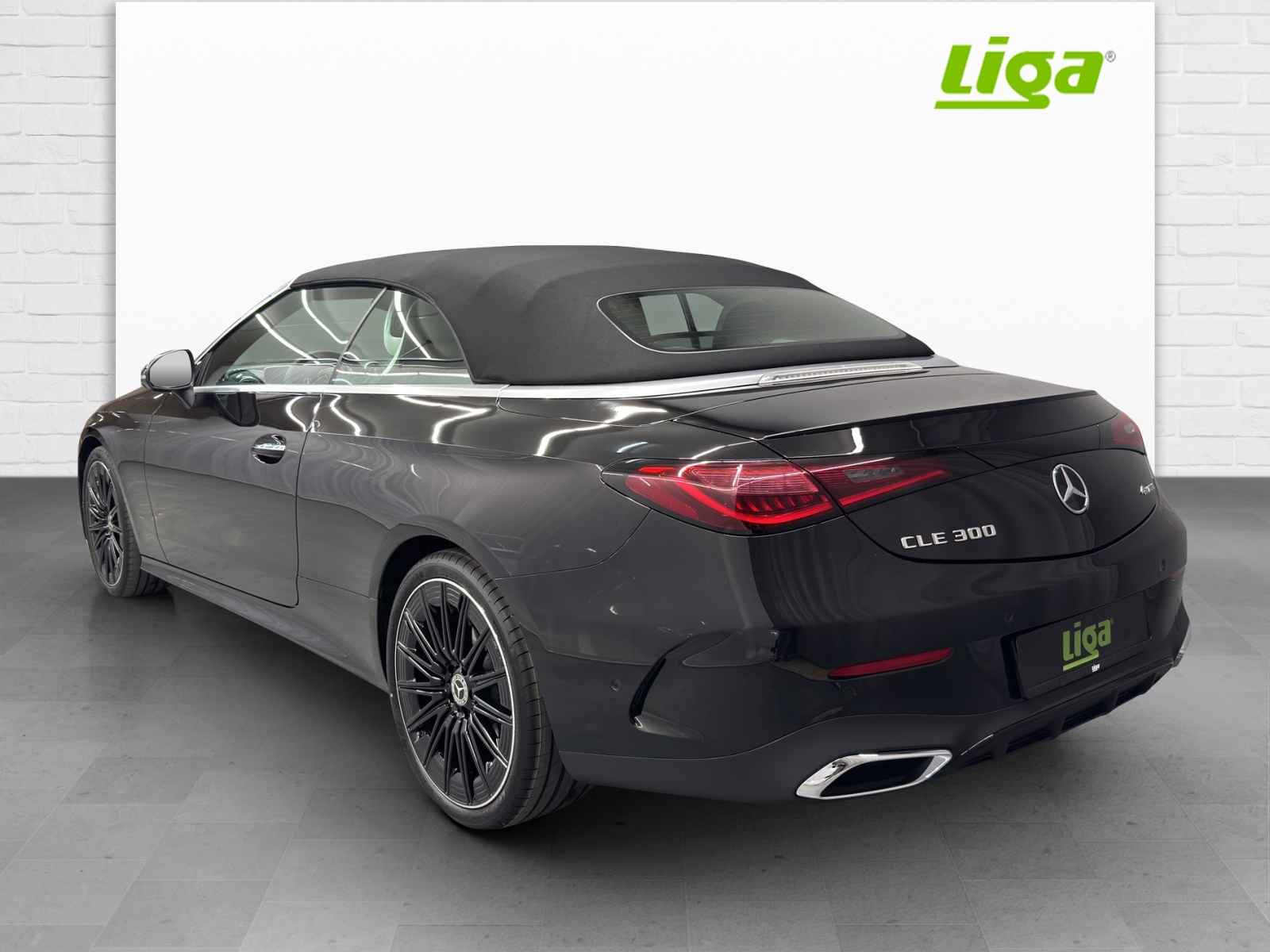 MERCEDES-BENZ CLE 300 AMG Line 4Matic Cabriolet-showroom-element-3